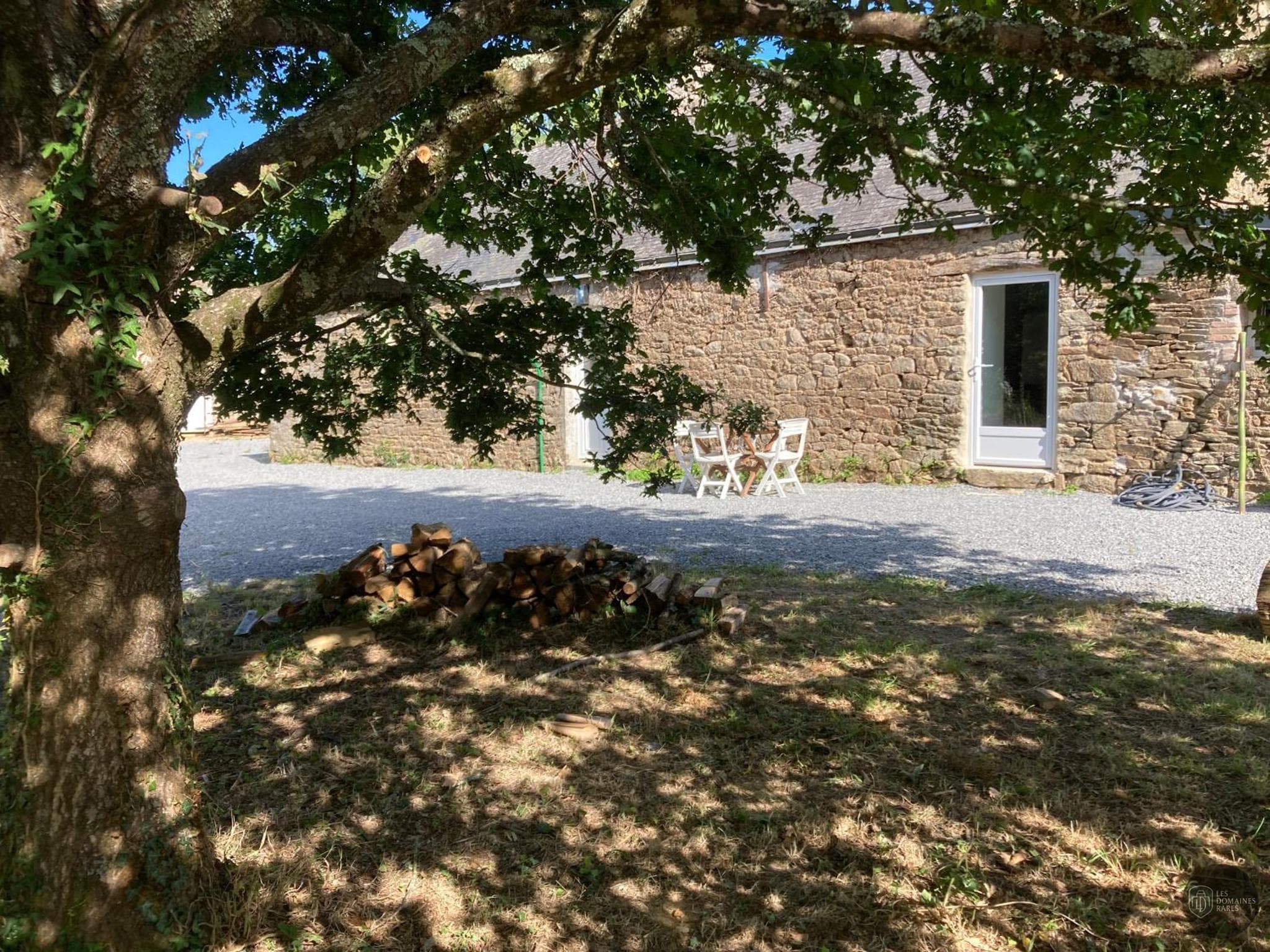 Seigneurie d'Alleray — Extérieur