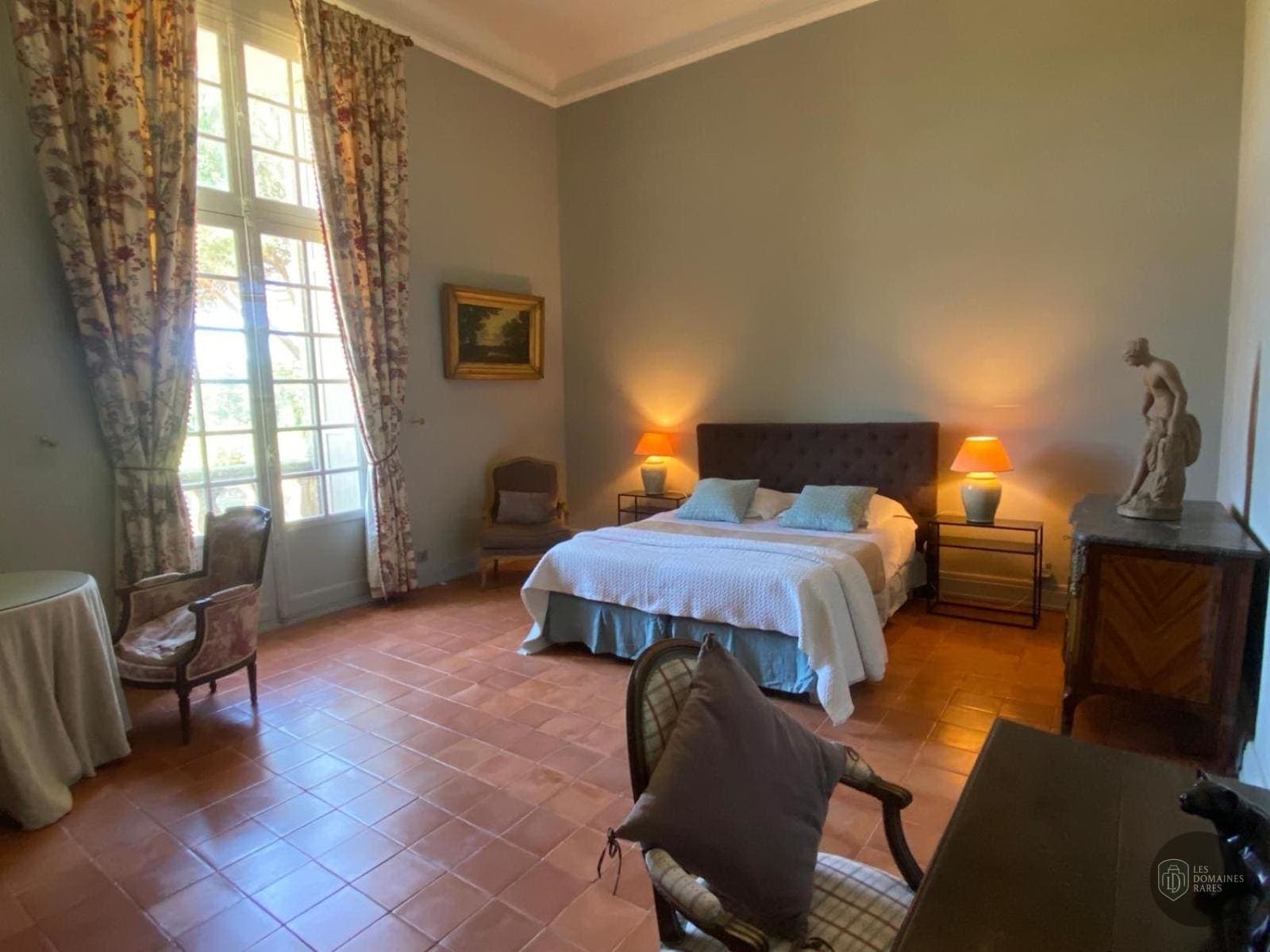 Chambre du domaine Seigneurie de Peyrat à Pézenas en Occitanie