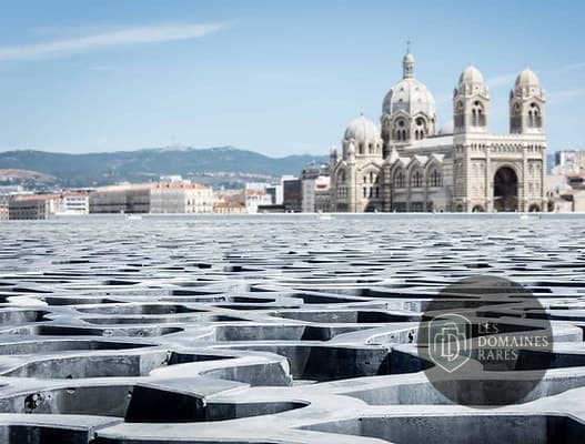 Vue extérieure de l'hôtel Senssi à Marseille en Provence-Alpes-Côte d'Azur