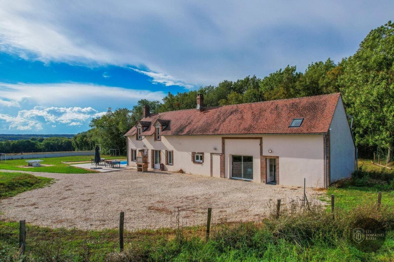 So Villa Poteaux — Autres