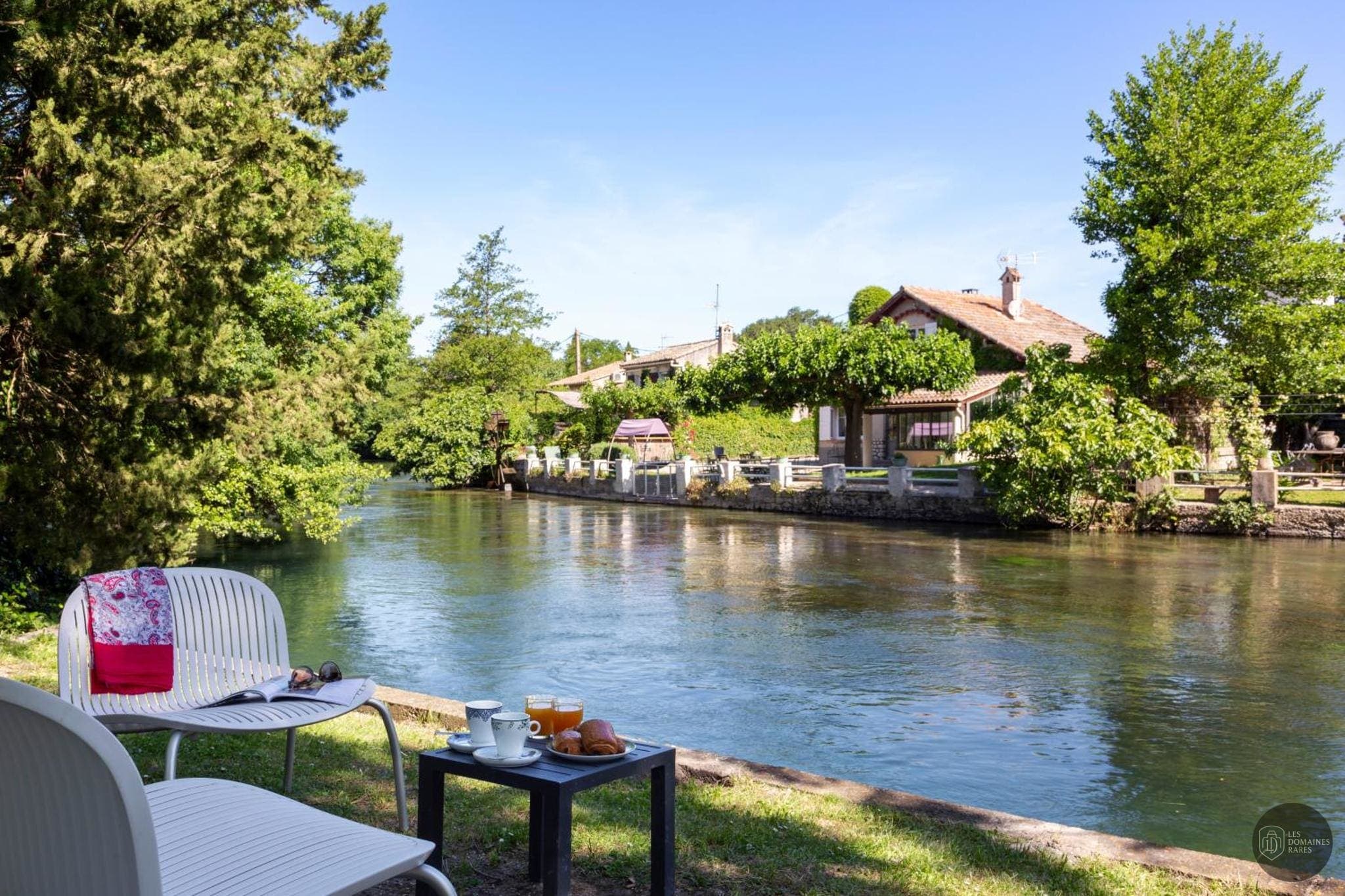 Vue extérieure de l'hôtel Sowell Petite Isle en Provence-Alpes-Côte d'Azur