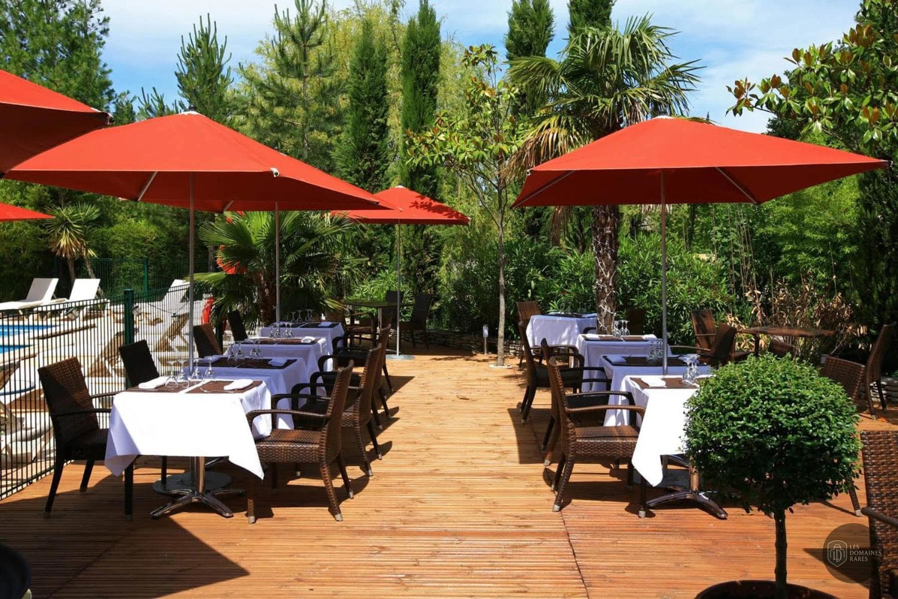 Vue extérieure de l'hôtel Sowell Petite Isle en Provence-Alpes-Côte d'Azur