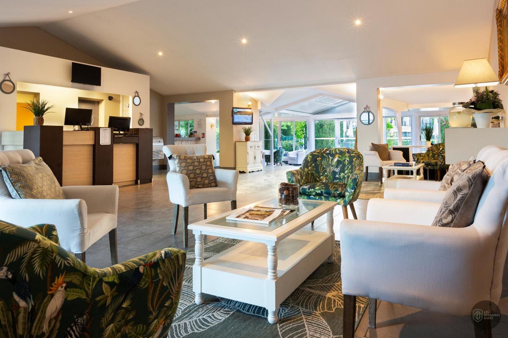 Vue extérieure de l'hôtel Sowell Petite Isle en Provence-Alpes-Côte d'Azur