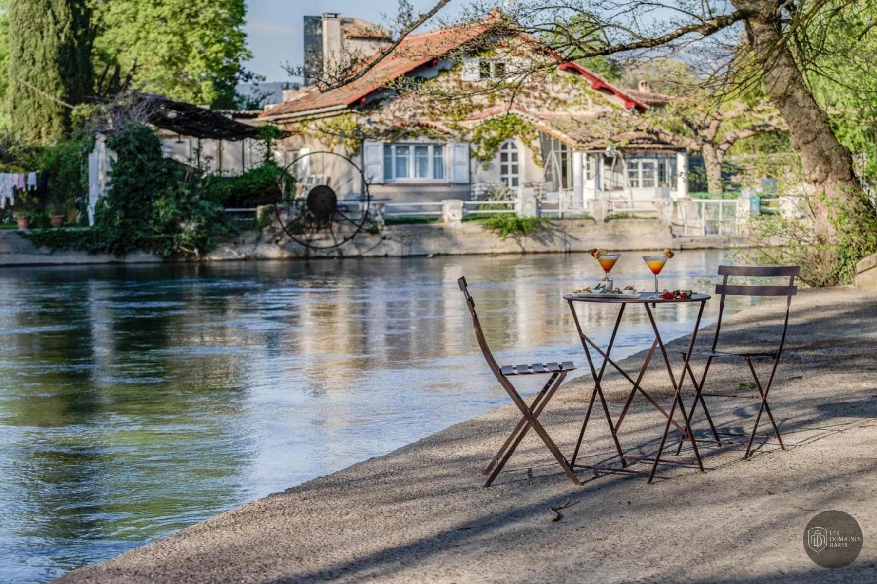 Vue extérieure de l'hôtel Sowell Petite Isle en Provence-Alpes-Côte d'Azur