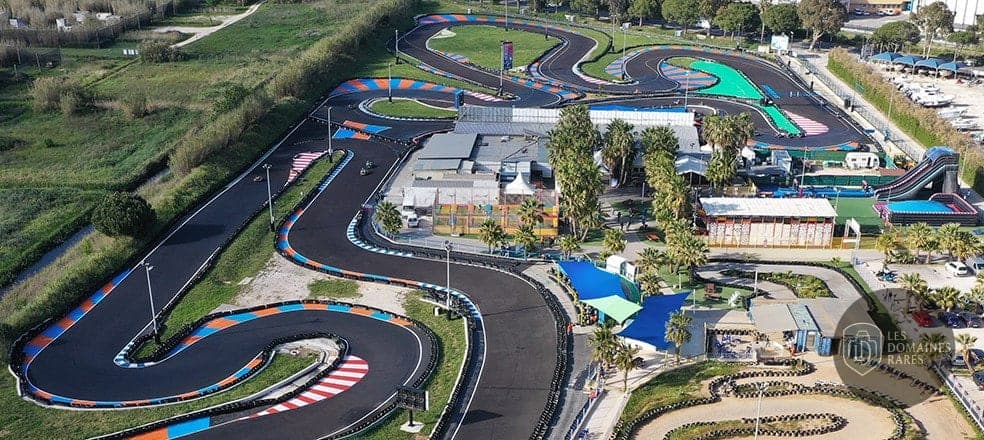 Vue extérieure du lieu Speedkart à Hyères en Provence-Alpes-Côte d'Azur