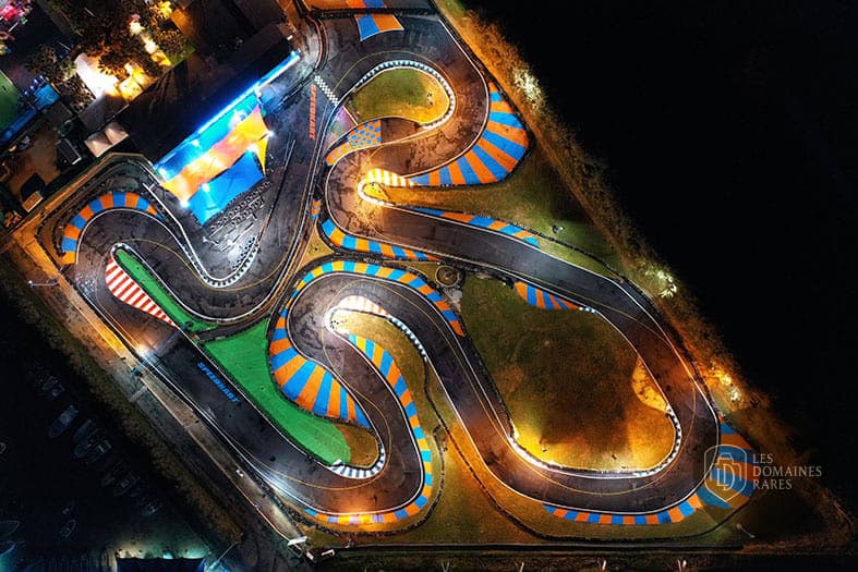 Vue extérieure du lieu Speedkart à Hyères en Provence-Alpes-Côte d'Azur