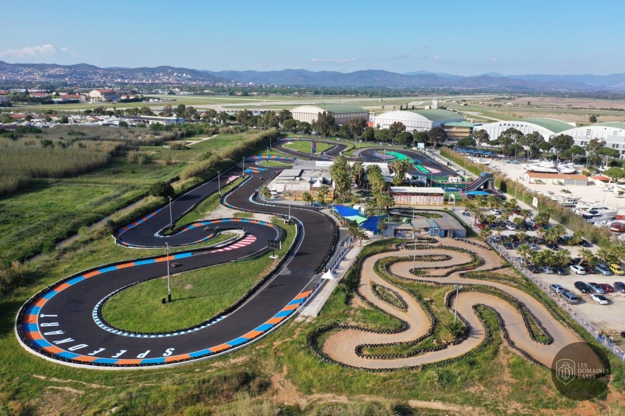 Vue extérieure du lieu Speedkart à Hyères en Provence-Alpes-Côte d'Azur