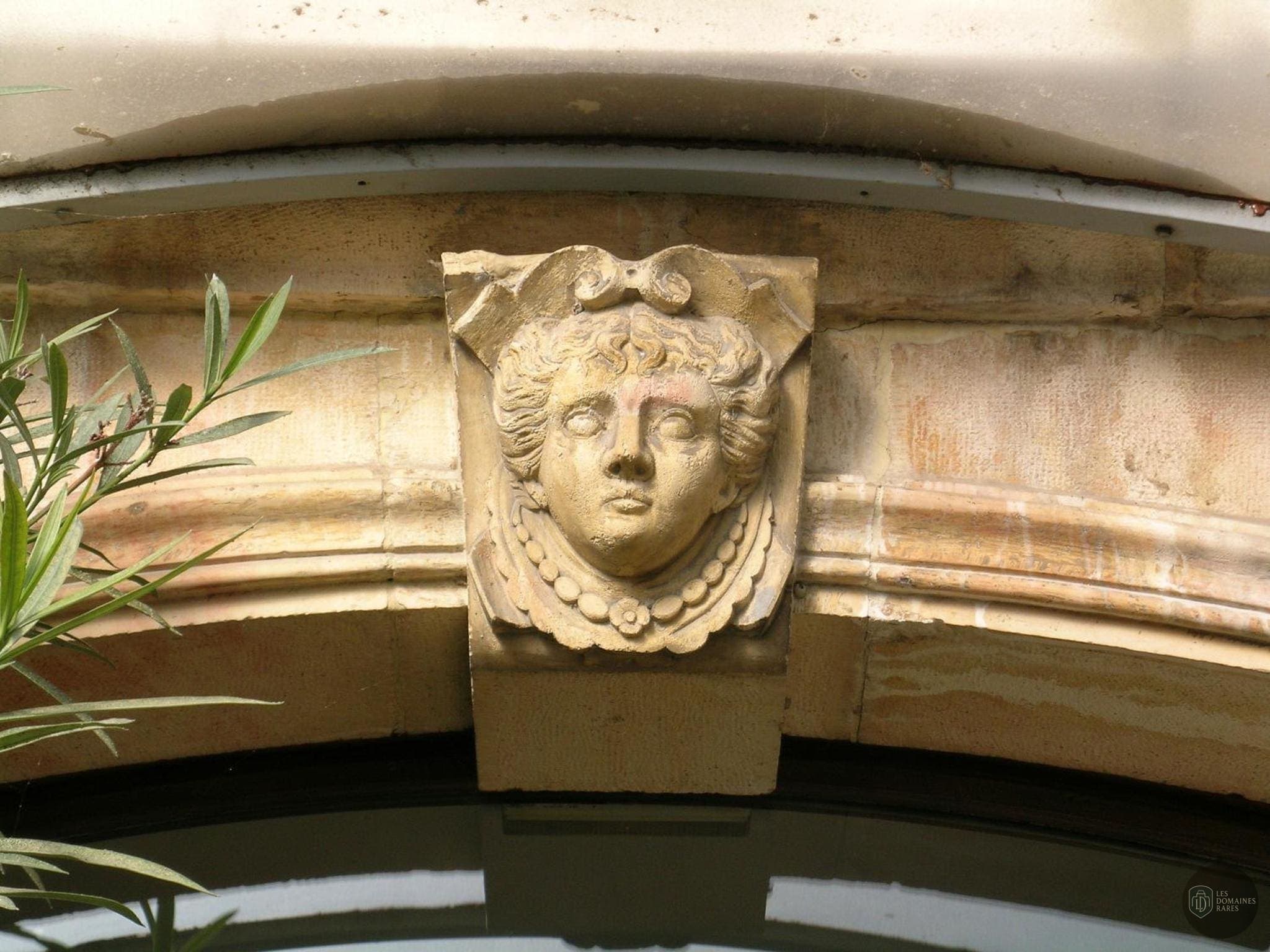 Vue extérieure de l'hôtel Sphinx Hôtel à Montélimar en Auvergne-Rhône-Alpes