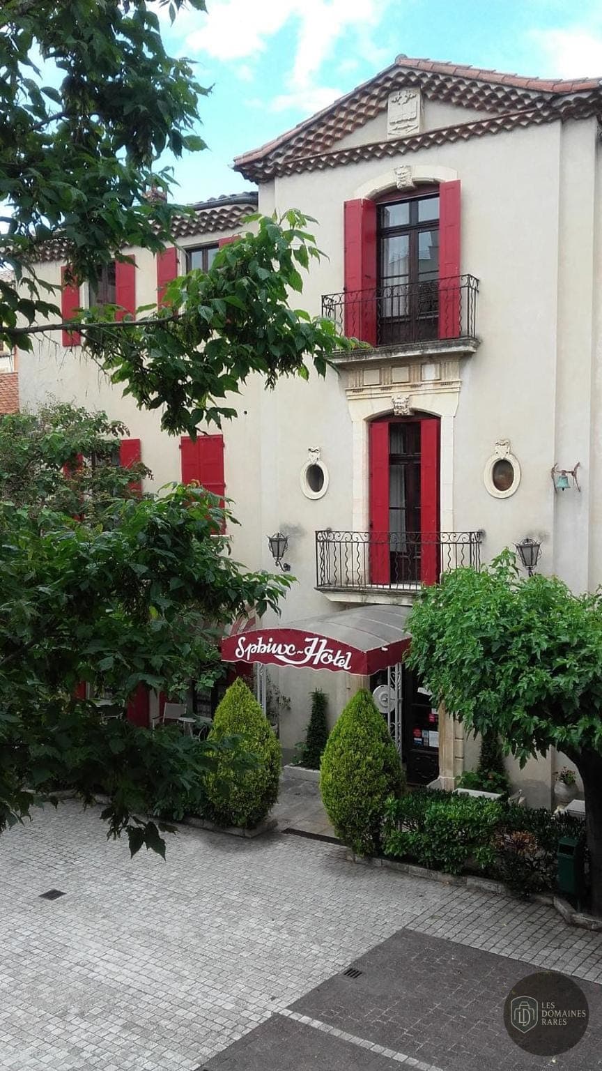 Vue extérieure de l'hôtel Sphinx Hôtel à Montélimar en Auvergne-Rhône-Alpes