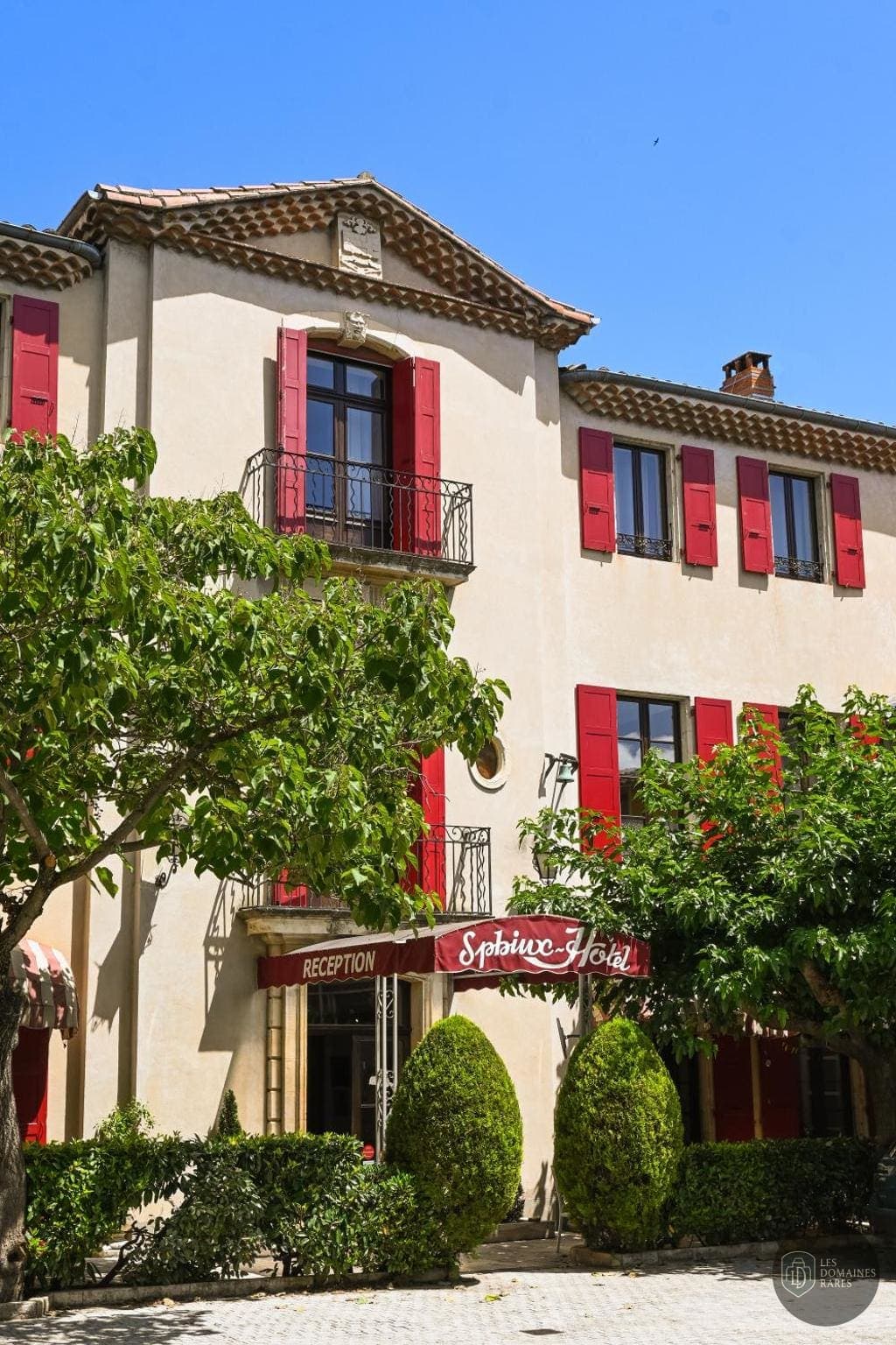 Vue extérieure de l'hôtel Sphinx Hôtel à Montélimar en Auvergne-Rhône-Alpes