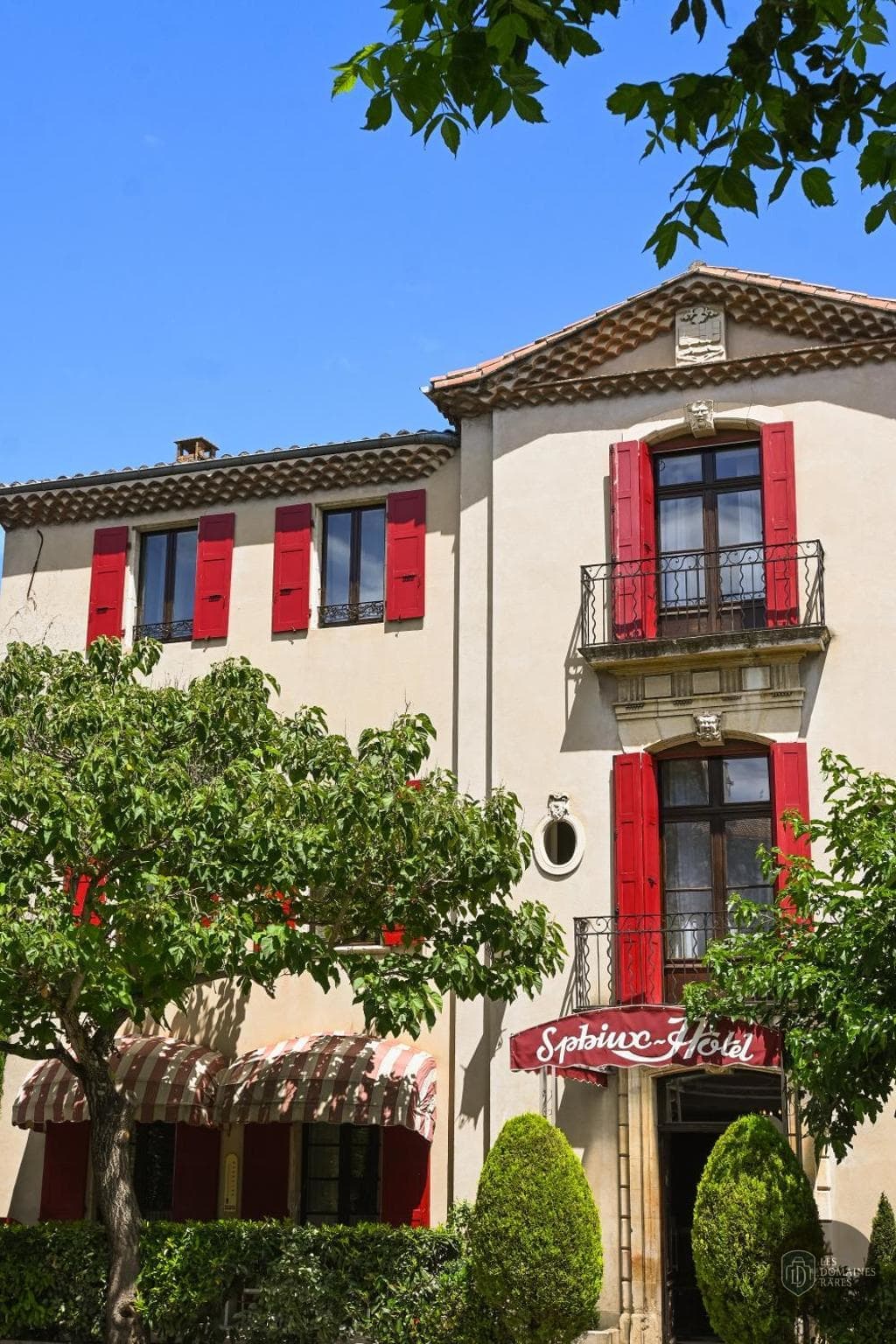 Vue extérieure de l'hôtel Sphinx Hôtel à Montélimar en Auvergne-Rhône-Alpes