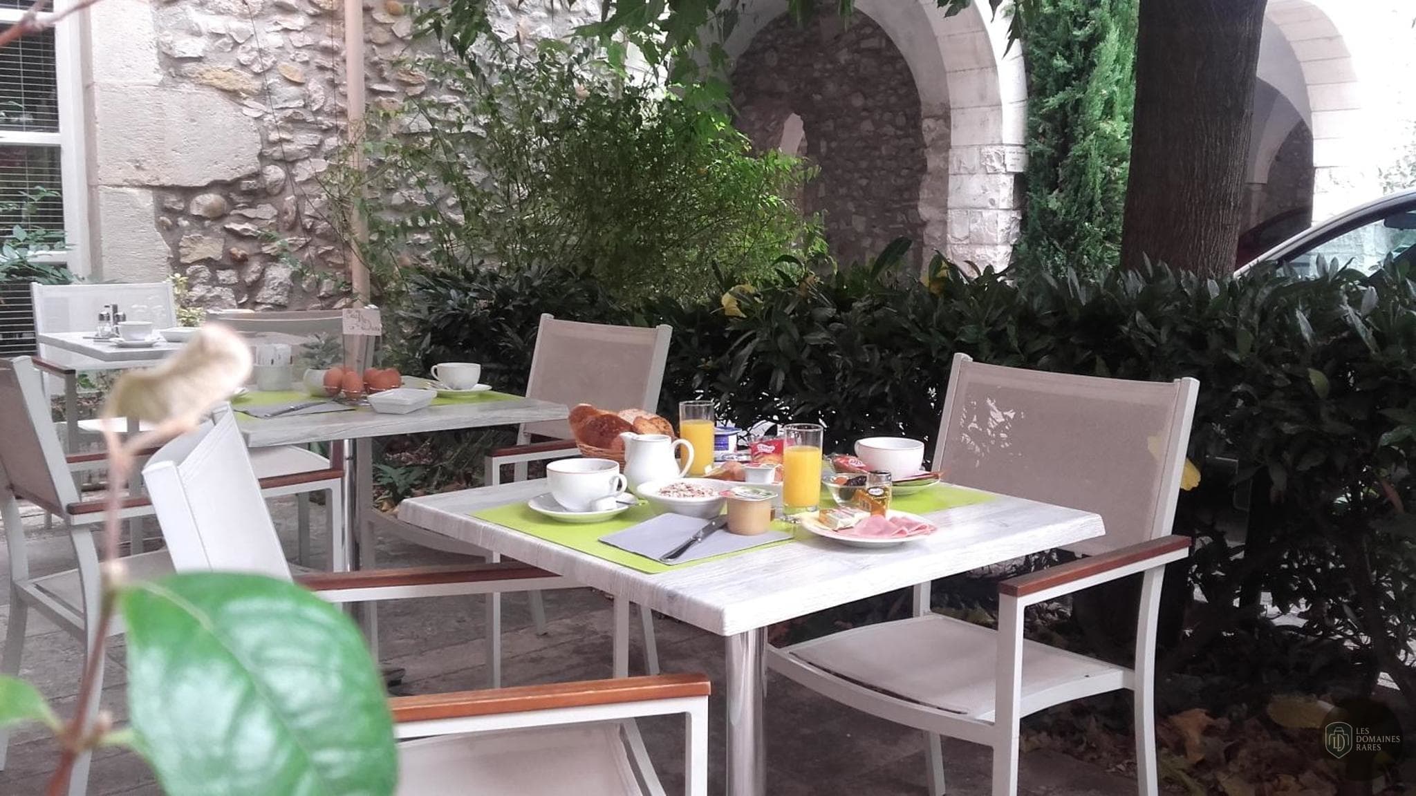 Vue extérieure de l'hôtel Sphinx Hôtel à Montélimar en Auvergne-Rhône-Alpes