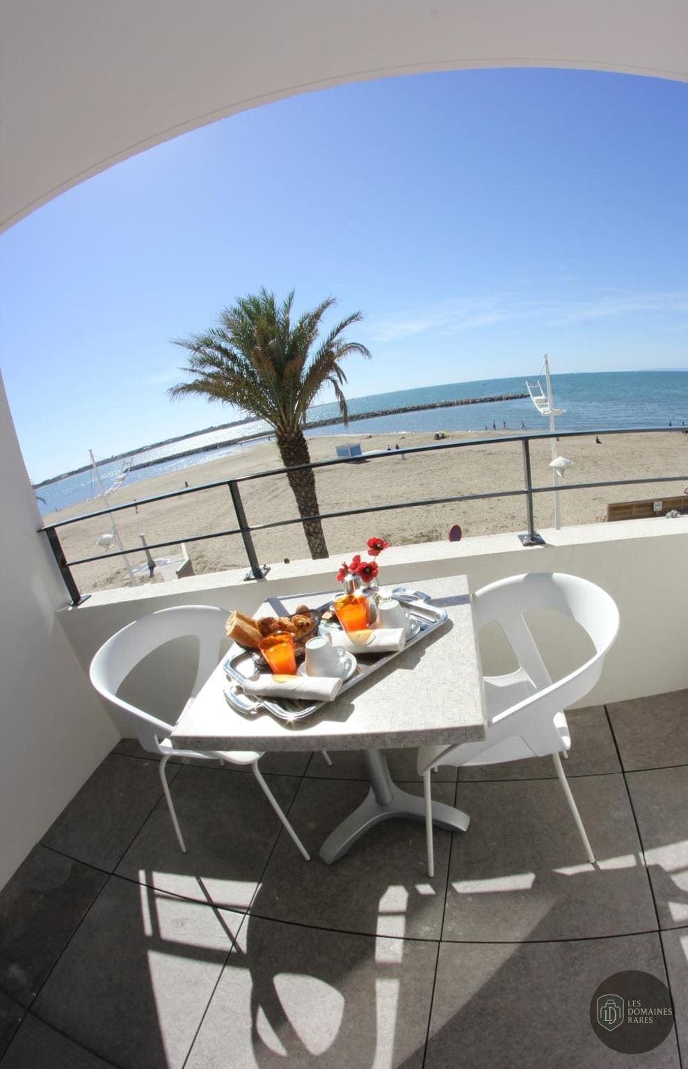 Vue extérieure de l'hôtel Splendid Camargue à Le en Occitanie