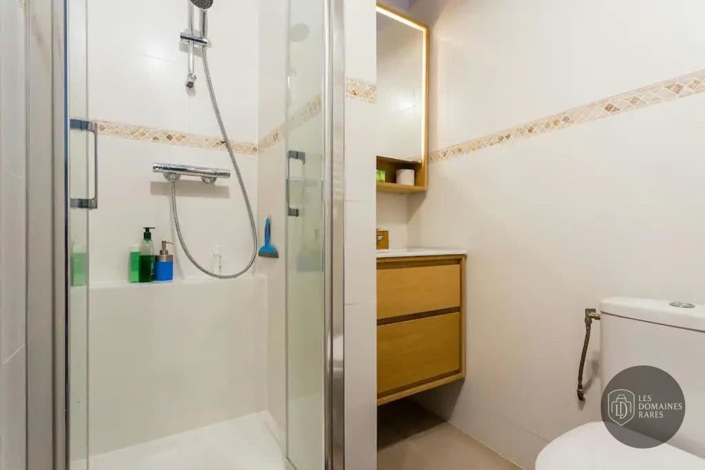 Salle de bain du salle de réception Studio de l'Ermitage à Paris en Île-de-France