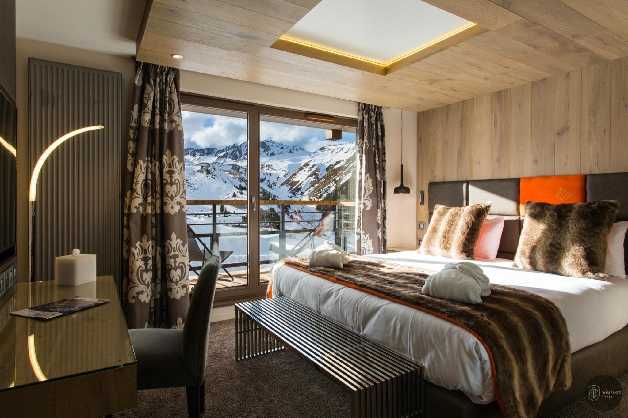 Vue extérieure de l'hôtel Taj-I-Mah en Auvergne-Rhône-Alpes