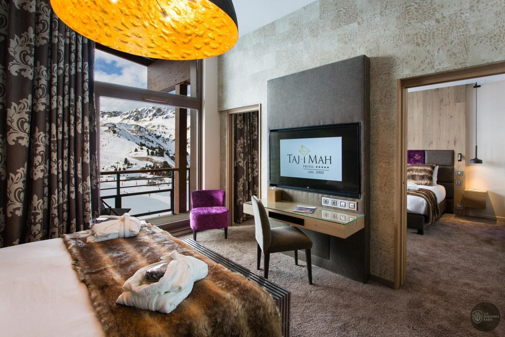 Vue extérieure de l'hôtel Taj-I-Mah en Auvergne-Rhône-Alpes