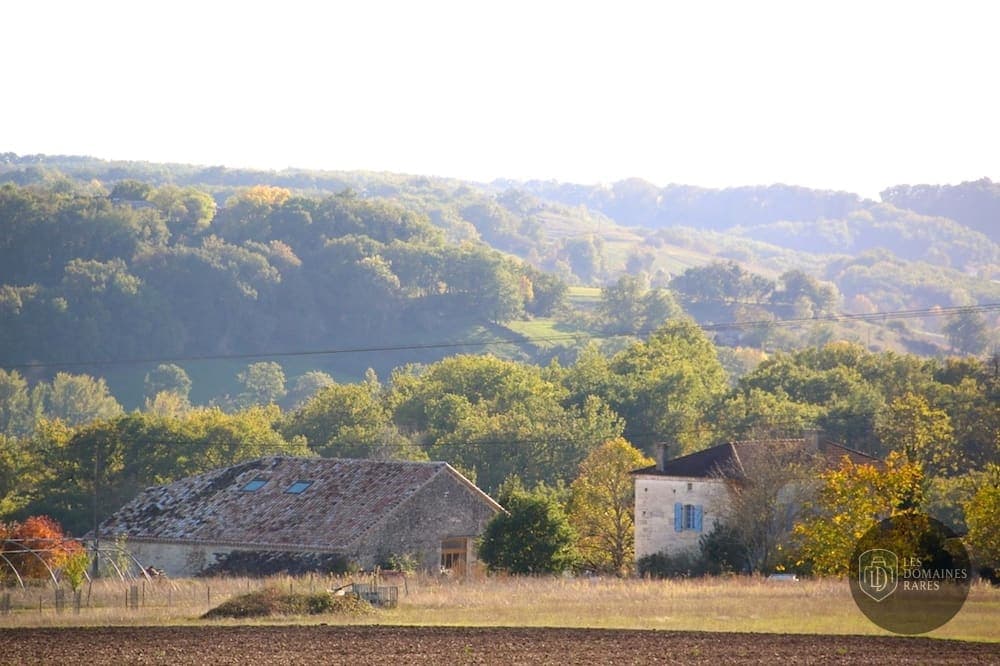 Vue extérieure du lieu The Happy Hamlet à Fauroux en Occitanie