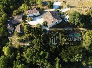 Vue extérieure du lieu The Happy Hamlet à Fauroux en Occitanie
