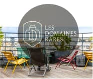Terrasse extérieure avec chaises longues