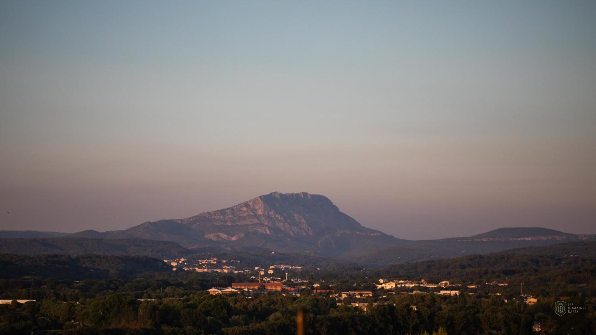 Vue extérieure de l'hôtel Thecamp en Provence-Alpes-Côte d'Azur