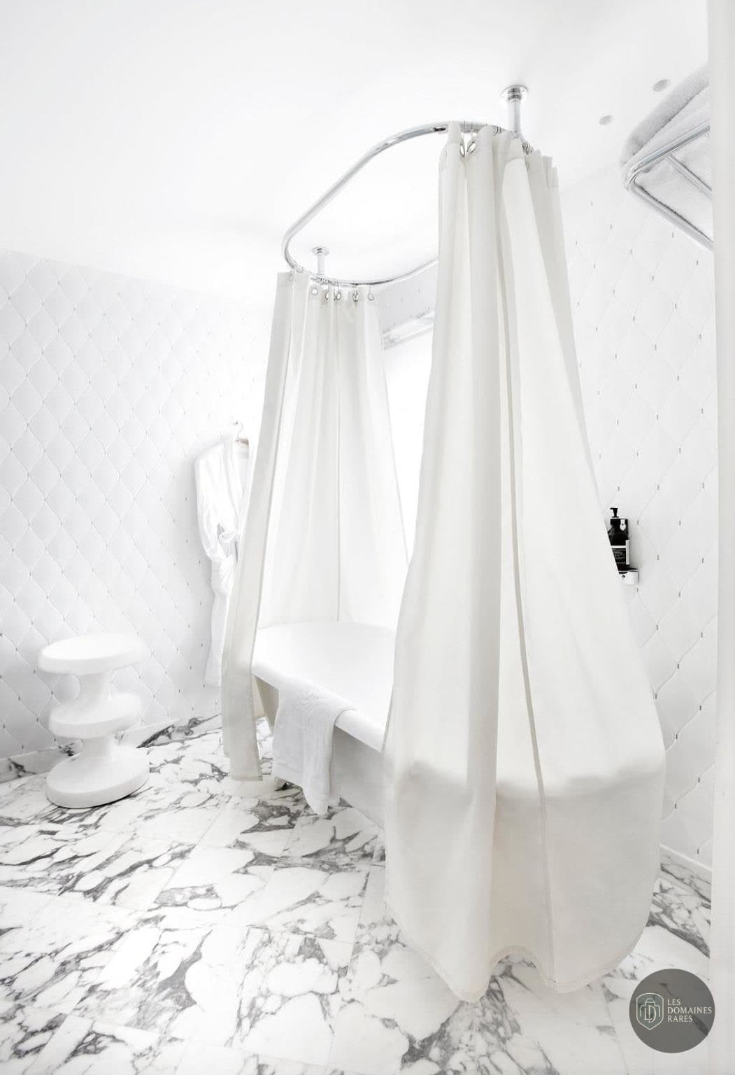 Chambre de l'hôtel Thoumieux à Paris en Île-de-France