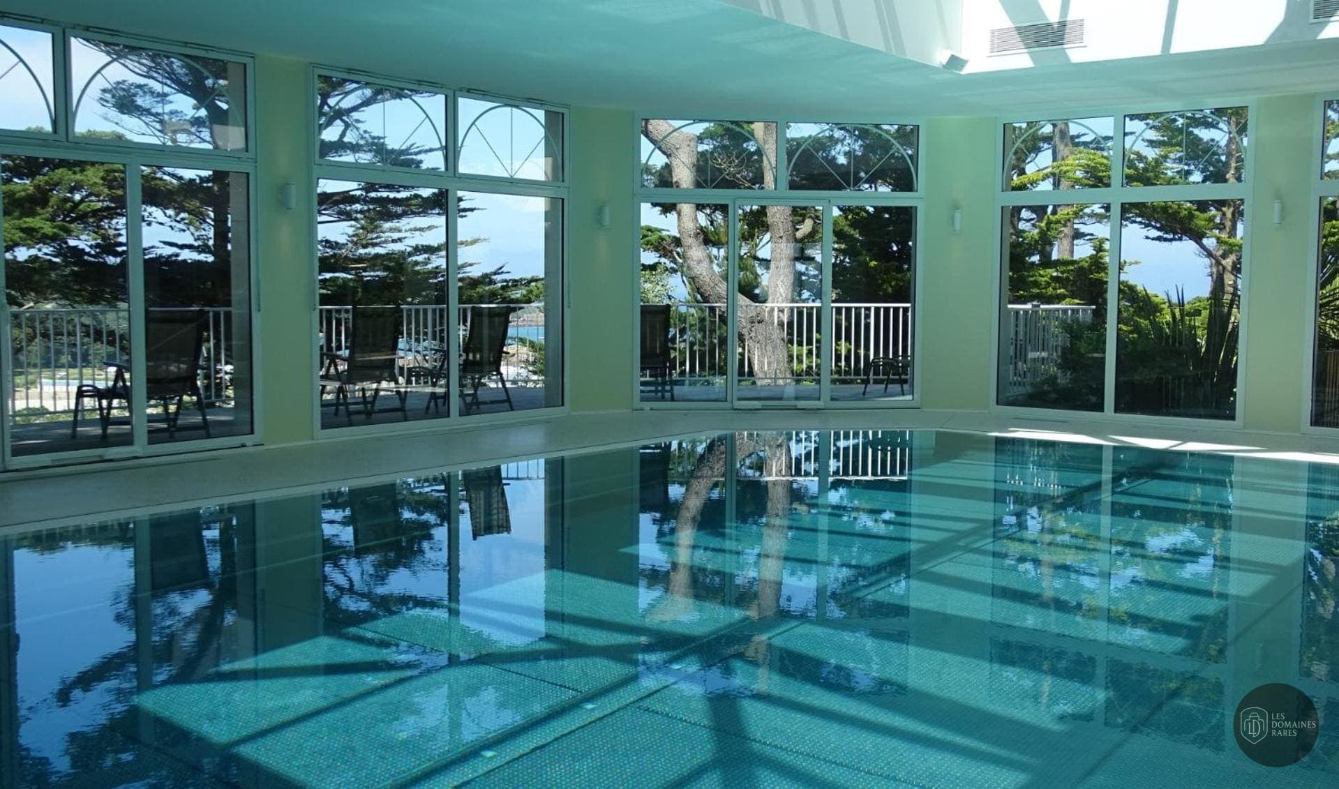 Piscine et activités de l'hôtel Ti Al Lannec à Trébeurden en Bretagne
