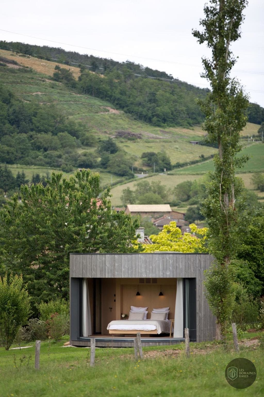 Chambre du lieu Tomette Singulière à Château en Bourgogne-Franche-Comté - séminaire saint-bonnet-de-joux