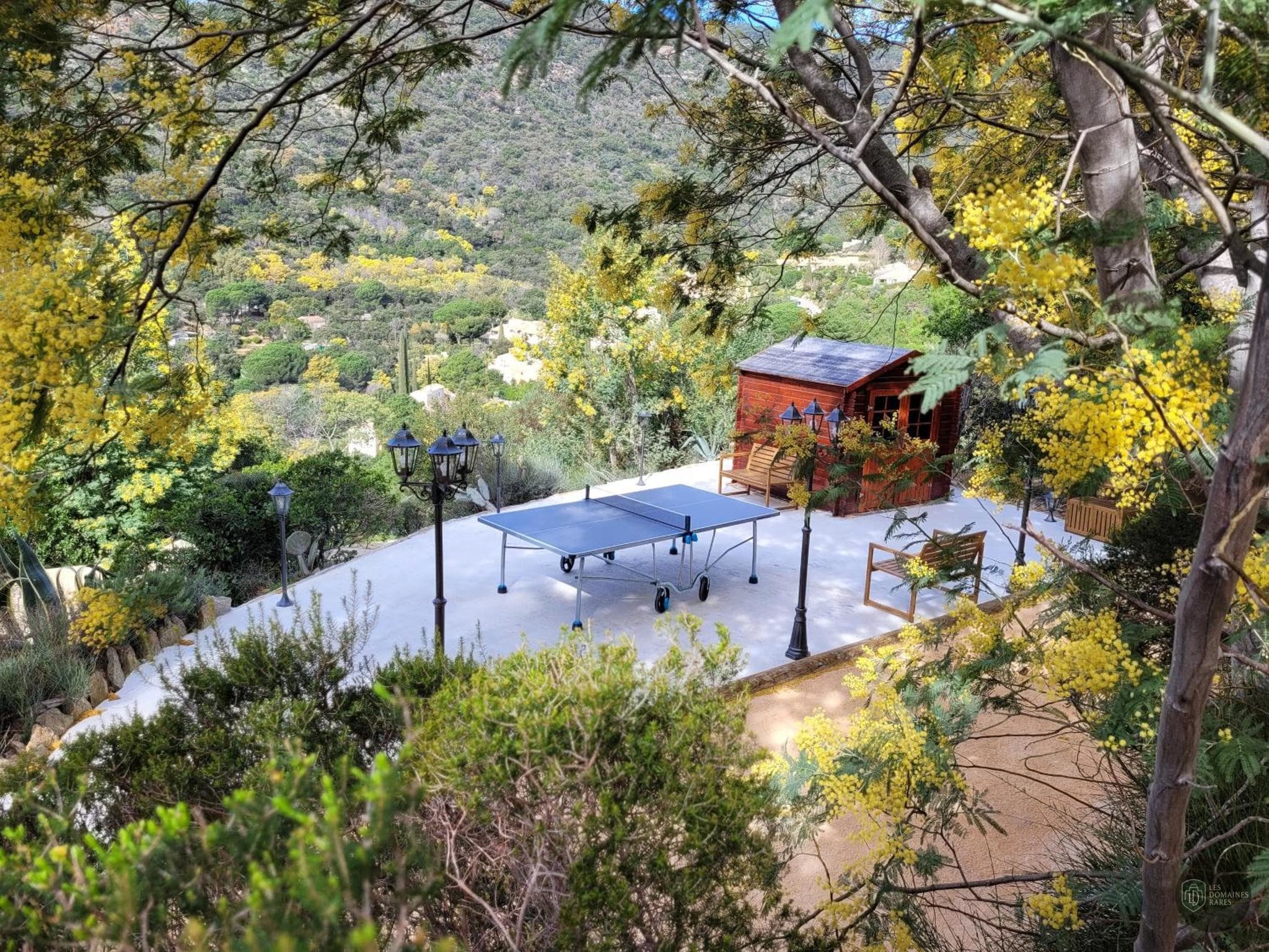 Vue extérieure du lieu Tropicana Club Rayol à Le en Provence-Alpes-Côte d'Azur