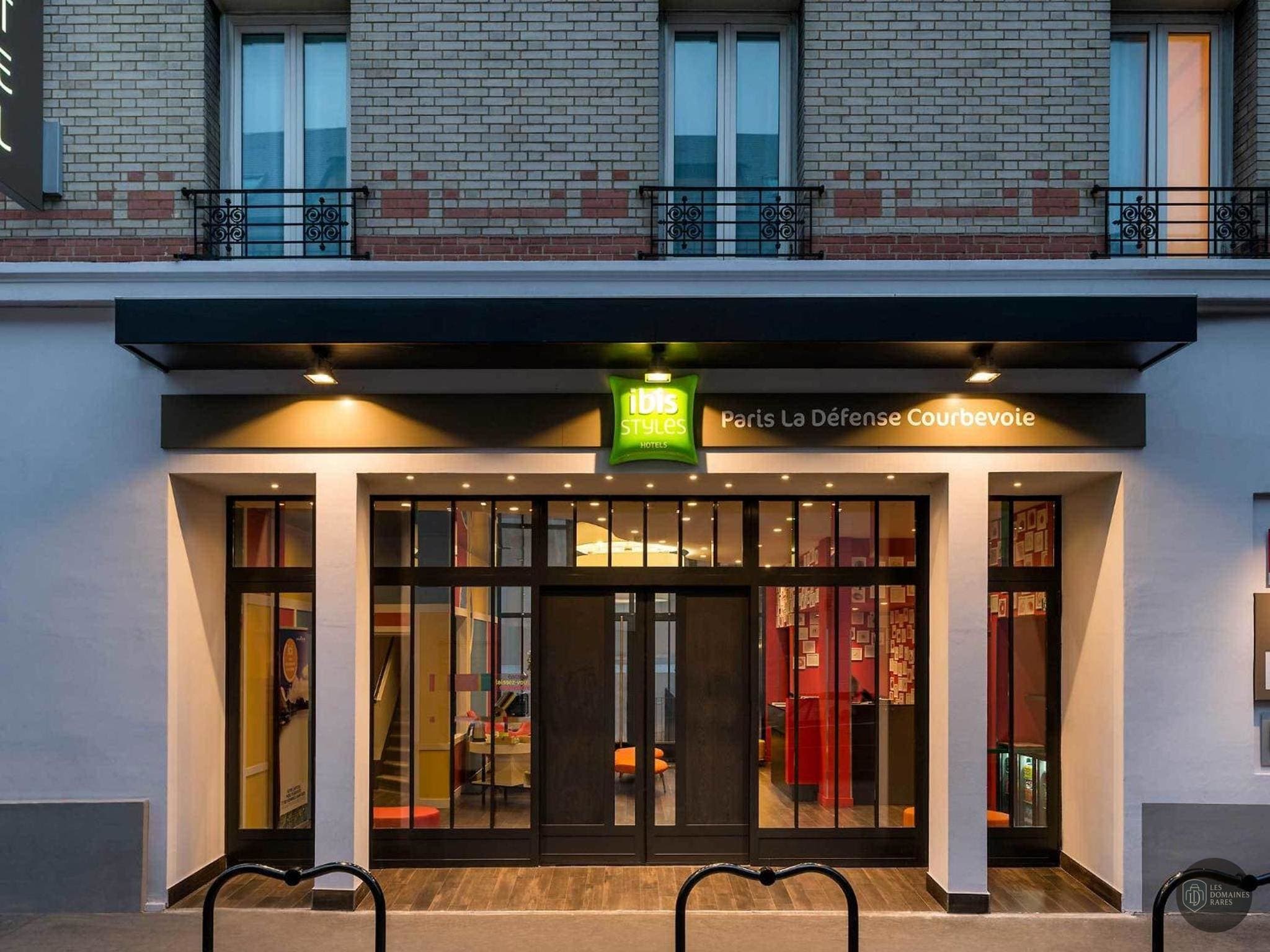 Unifadom Courbevoie — Extérieur