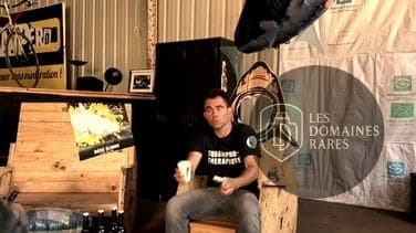 Intérieur Union-B, personne sur un trône