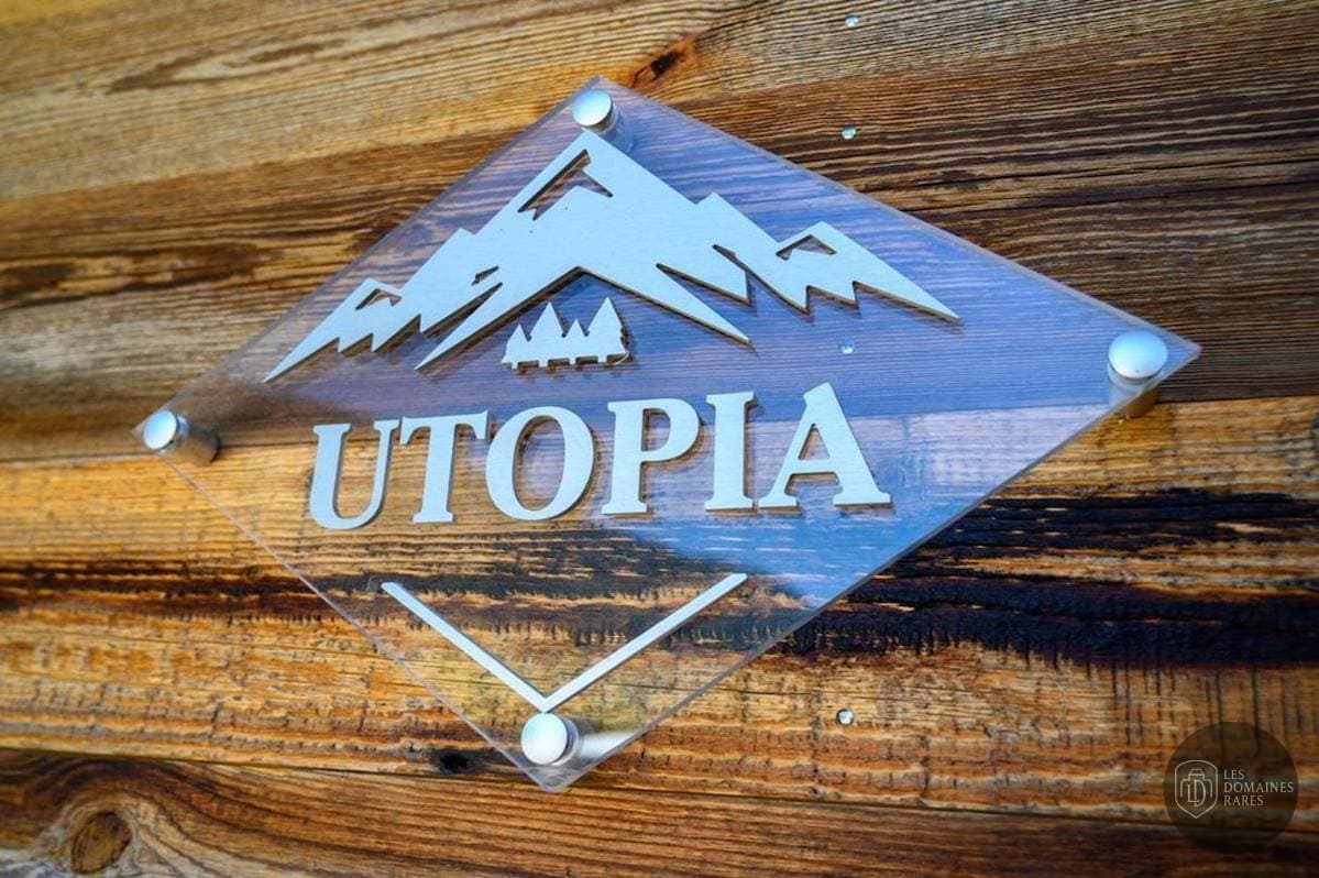 Utopia — Extérieur
