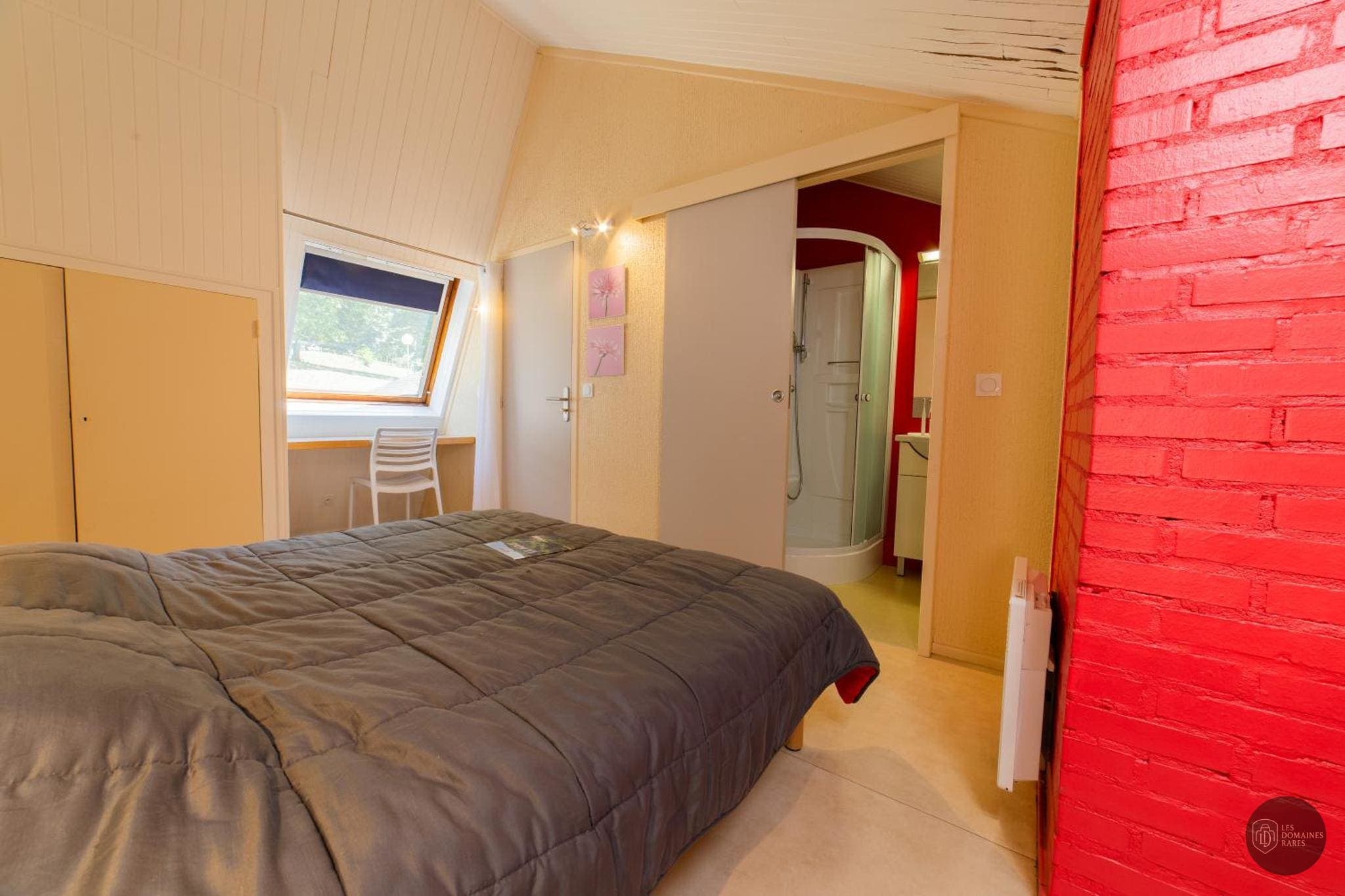Chambre du lieu VVF Collonges-la-Rouge en Nouvelle-Aquitaine - séminaire corrèze (19)