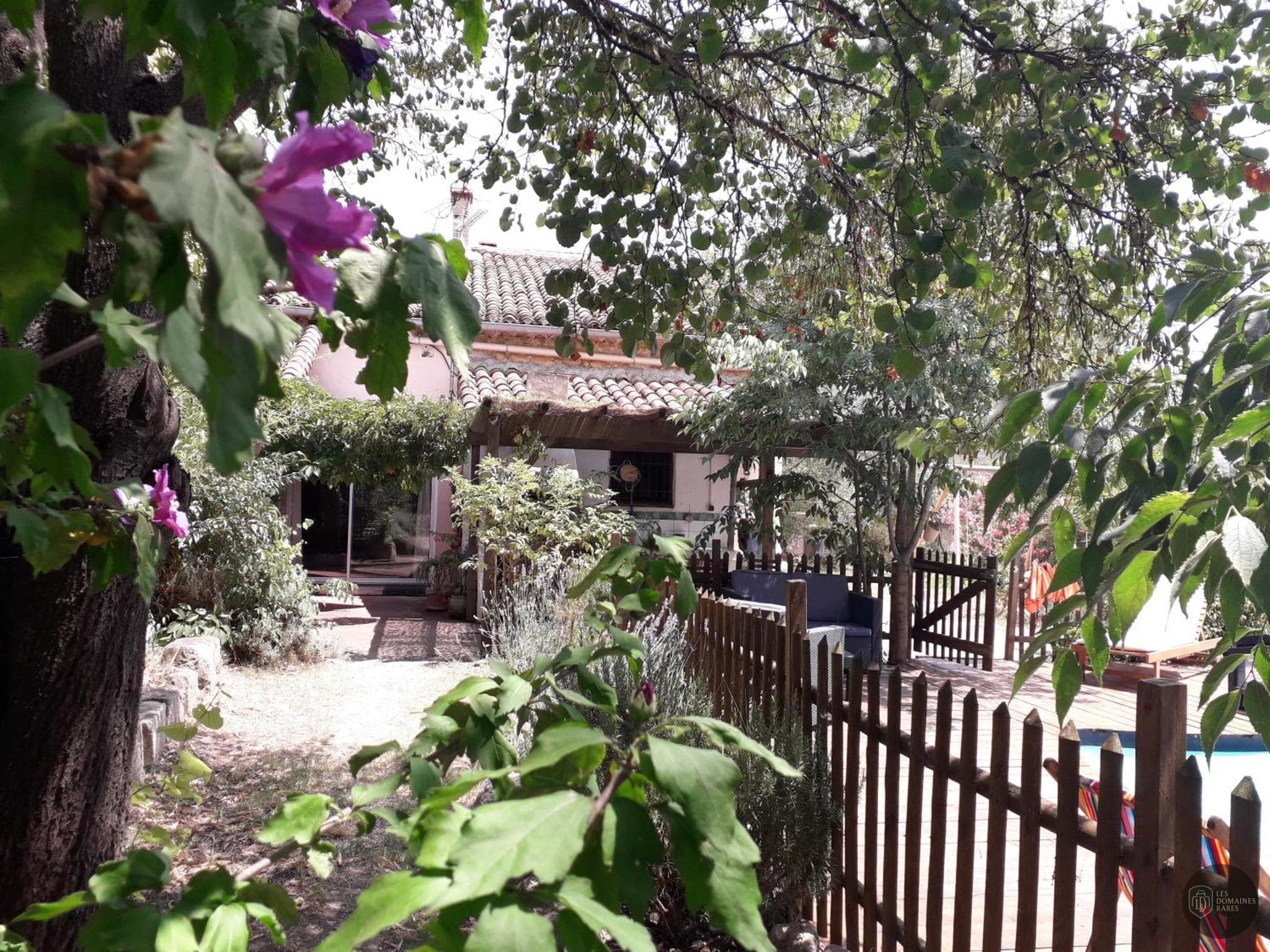 Vue extérieure de l'auberge Val de l'Hort en Occitanie