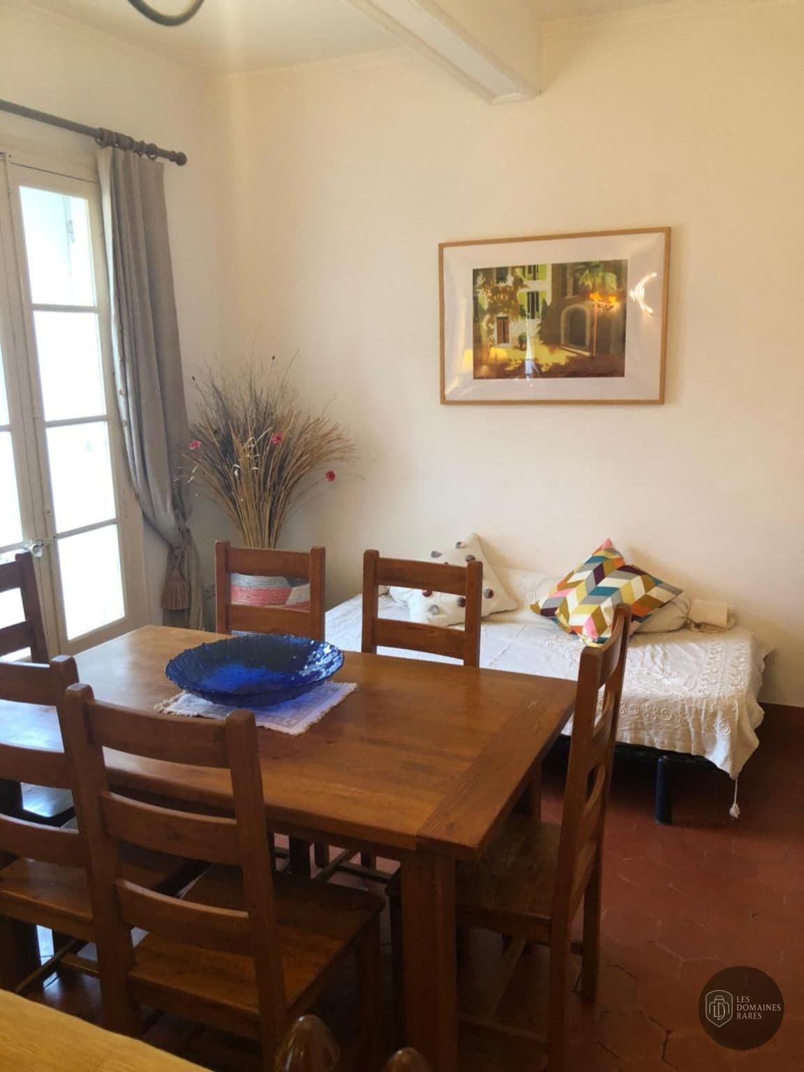 Espace intérieur du moulin Vamos Padel Magalas à Magalas en Occitanie