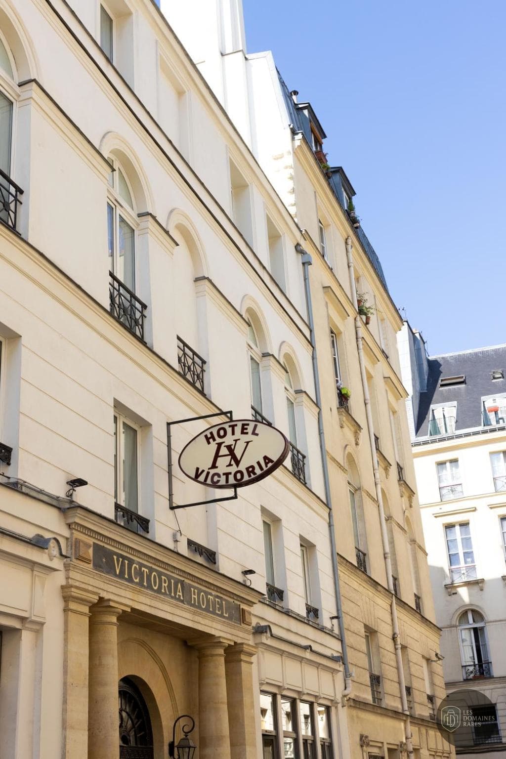 Vue extérieure de l'hôtel Victoria Paris à Paris en Île-de-France