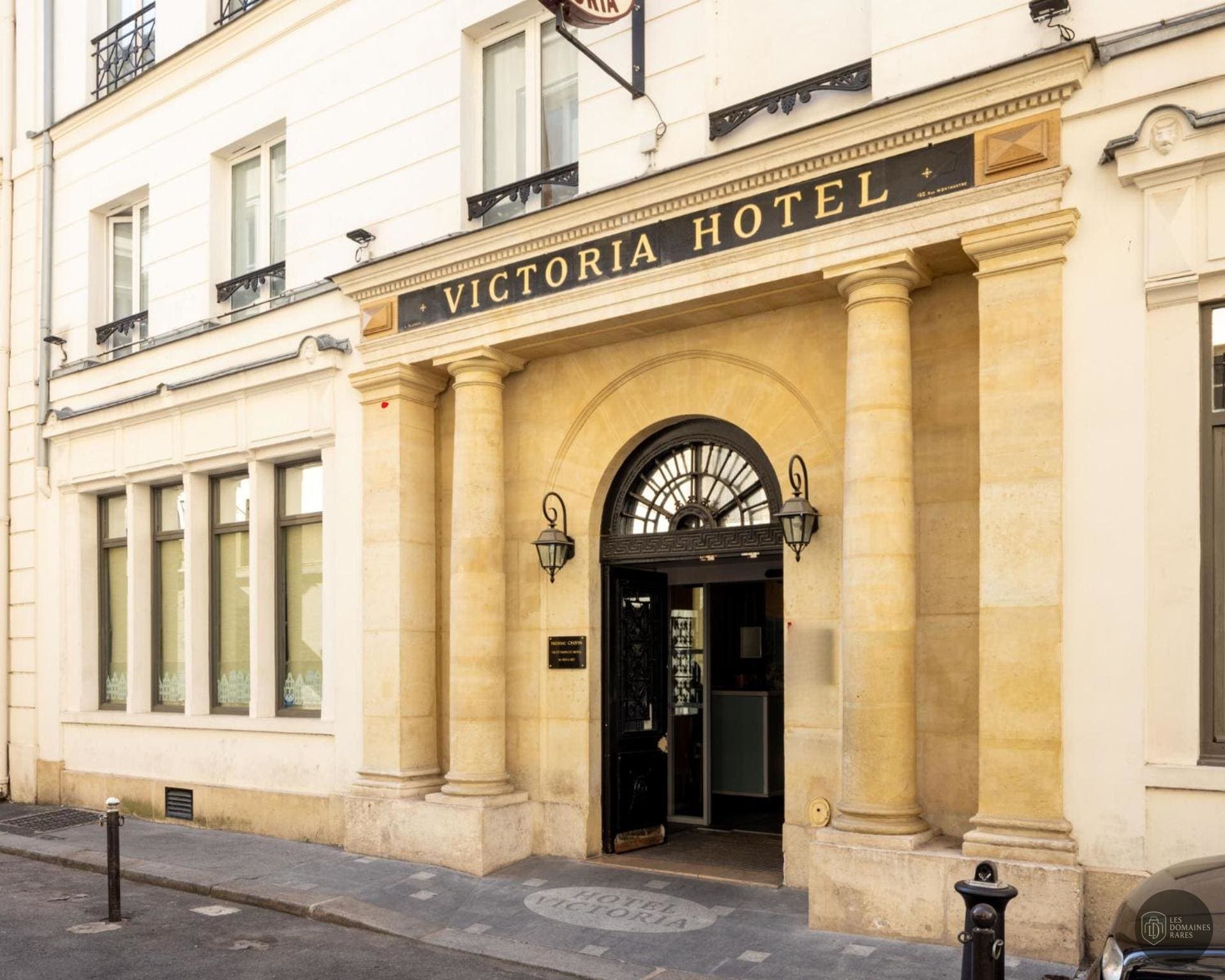 Vue extérieure de l'hôtel Victoria Paris à Paris en Île-de-France