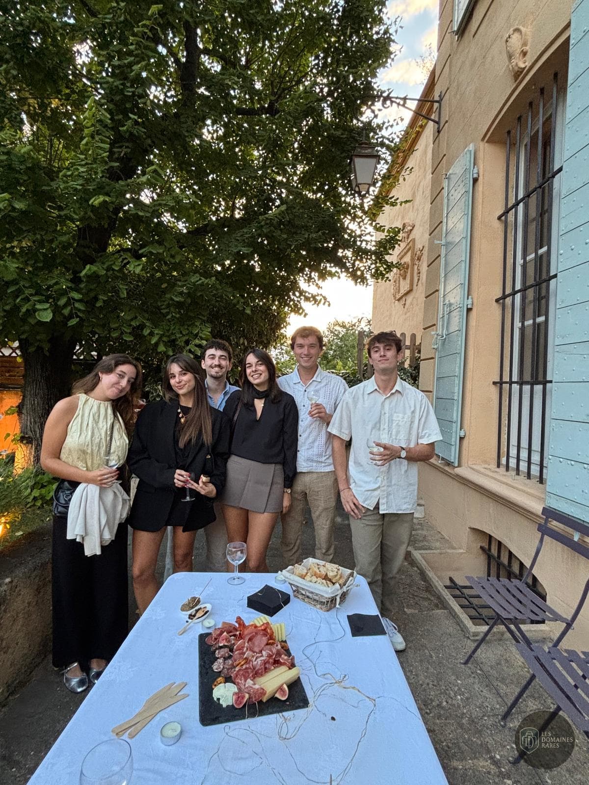 Réception extérieure avec cocktail dinatoire