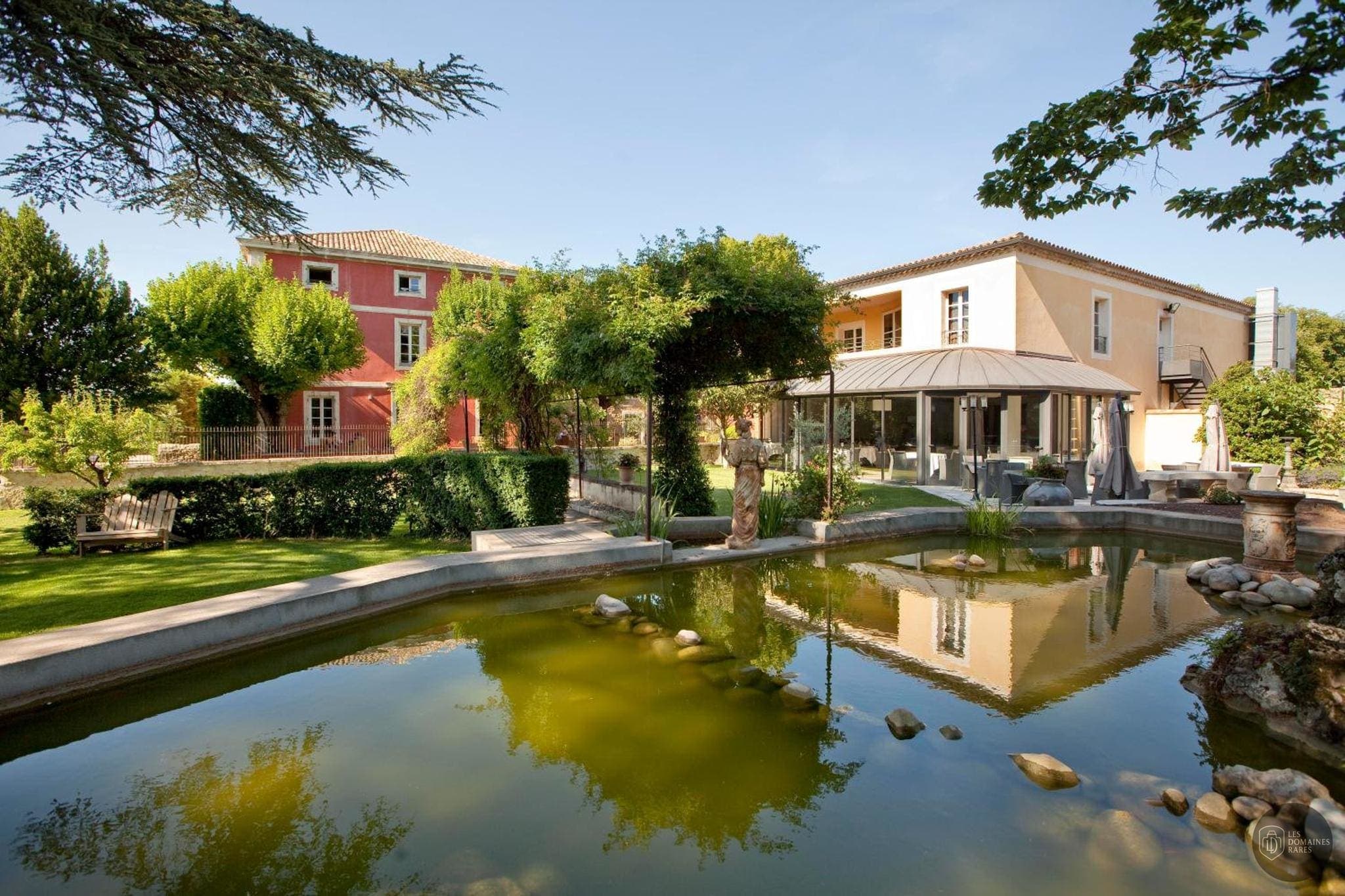 Vue extérieure de l'hôtel Villa Augusta en Auvergne-Rhône-Alpes