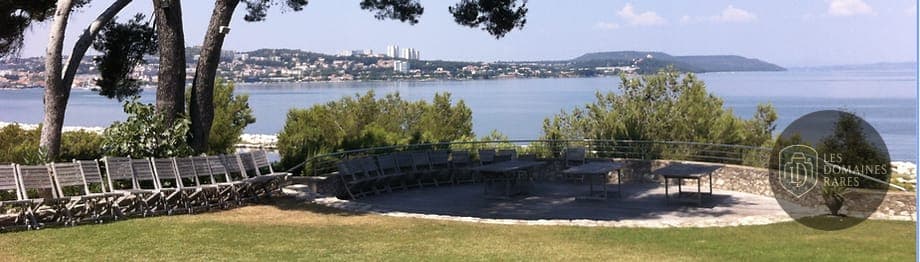 Vue extérieure de l'hôtel Villa Khariessa à Martigues en Provence-Alpes-Côte d'Azur