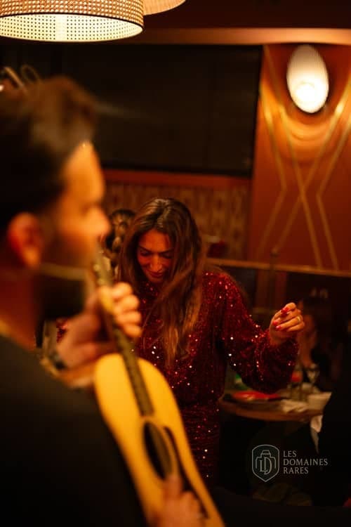 Ambiance musicale et festive au restaurant