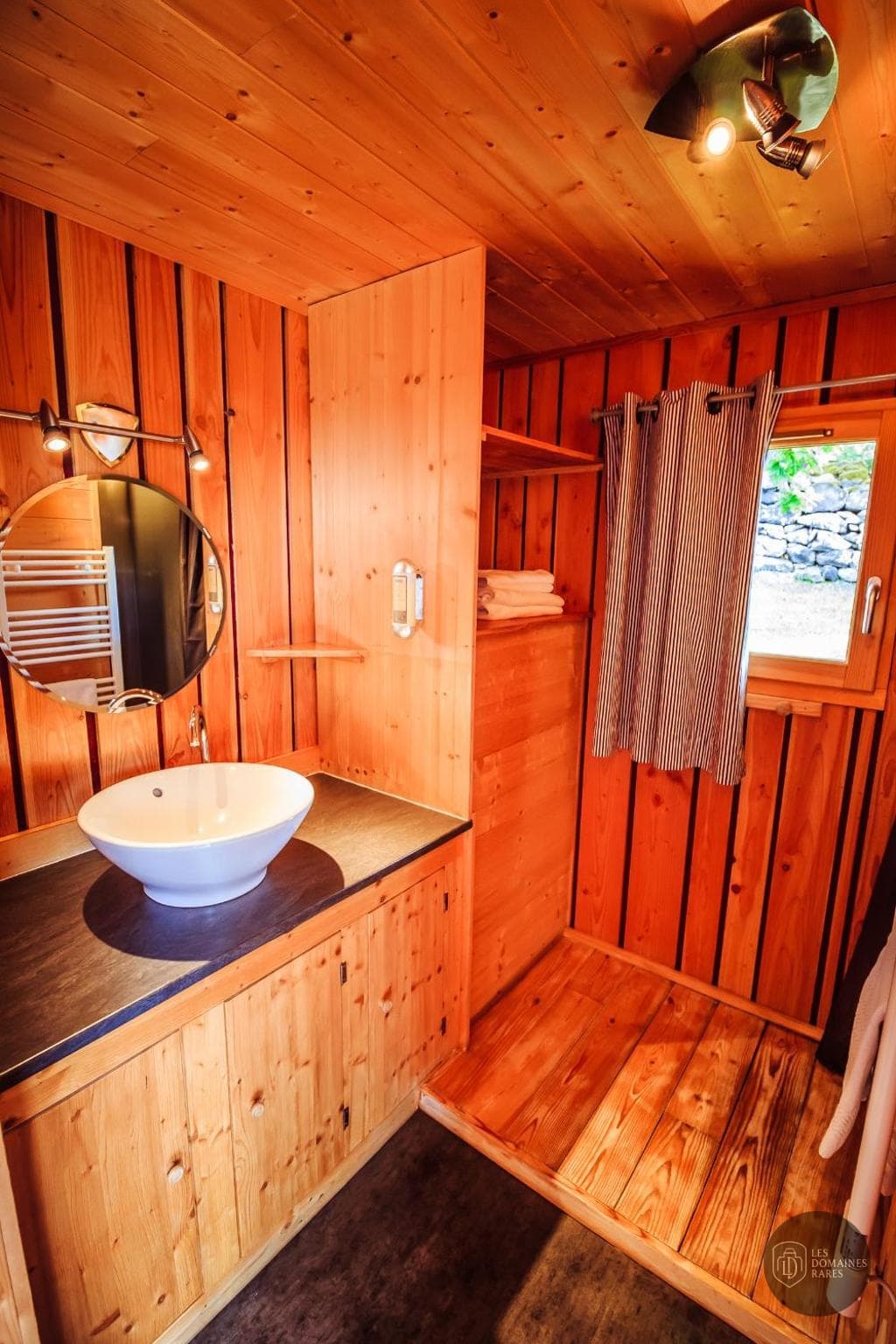 Salle de bain du lodge Volca Lodges en Auvergne-Rhône-Alpes