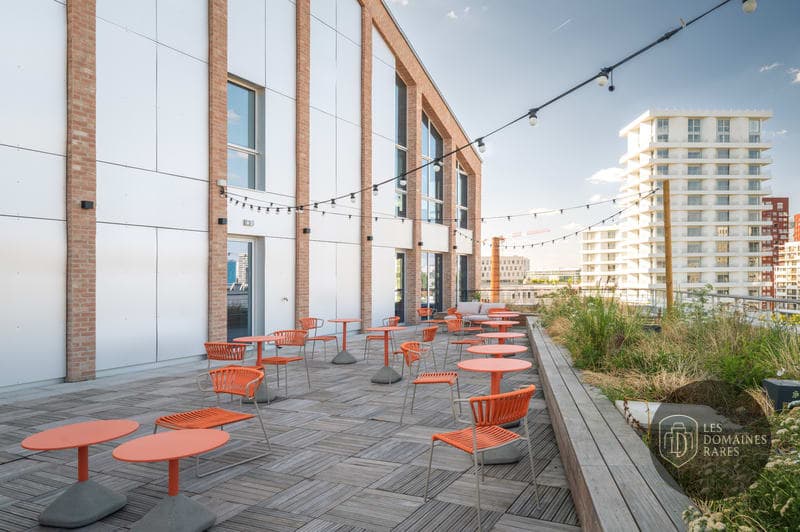 Terrasse rooftop avec mobilier extérieur