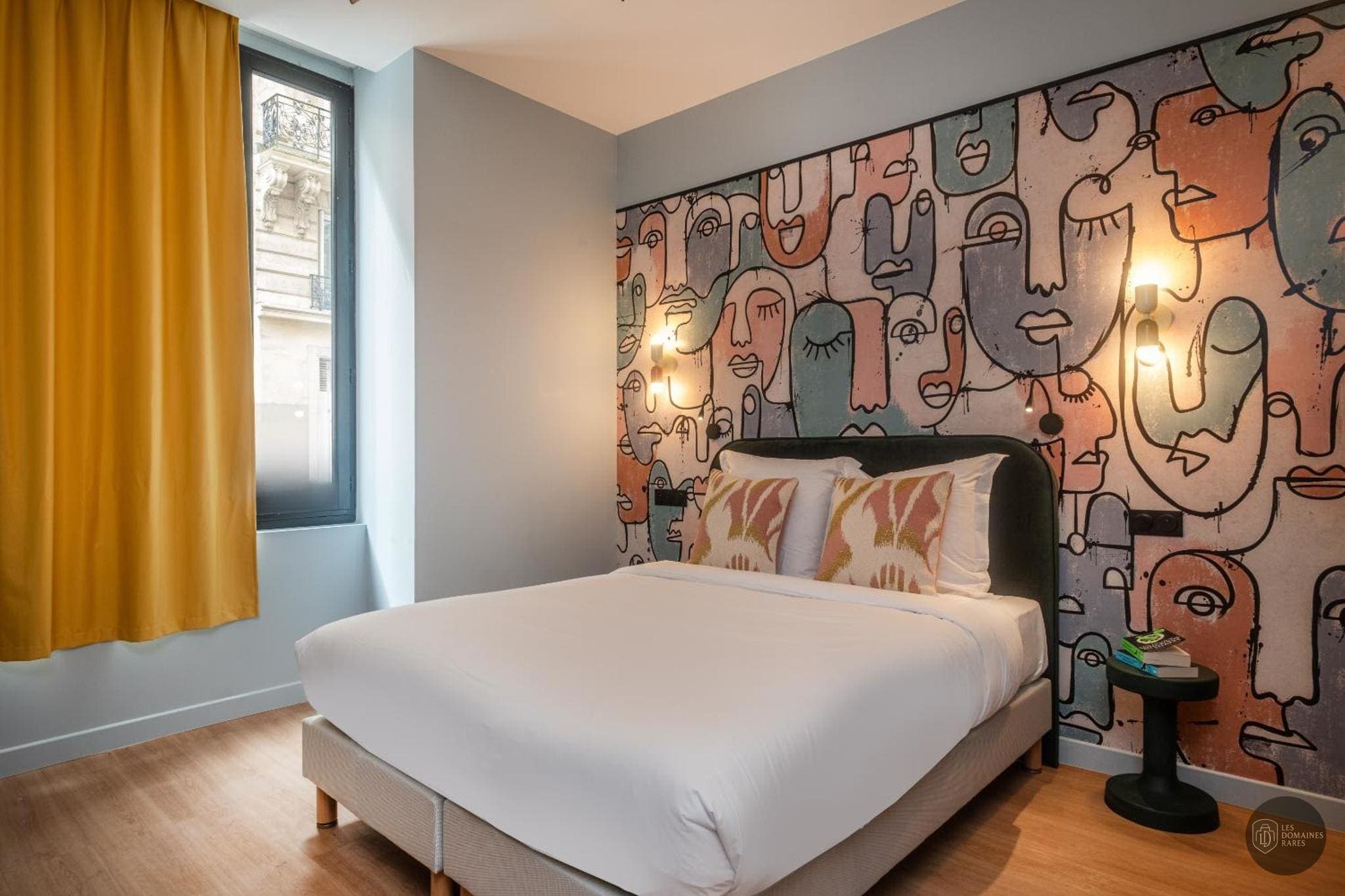 Chambre de l'espace de coworking Wellio Montmartre à Paris en Île-de-France - séminaire paris france coordonnées gps latitude : 48.891498