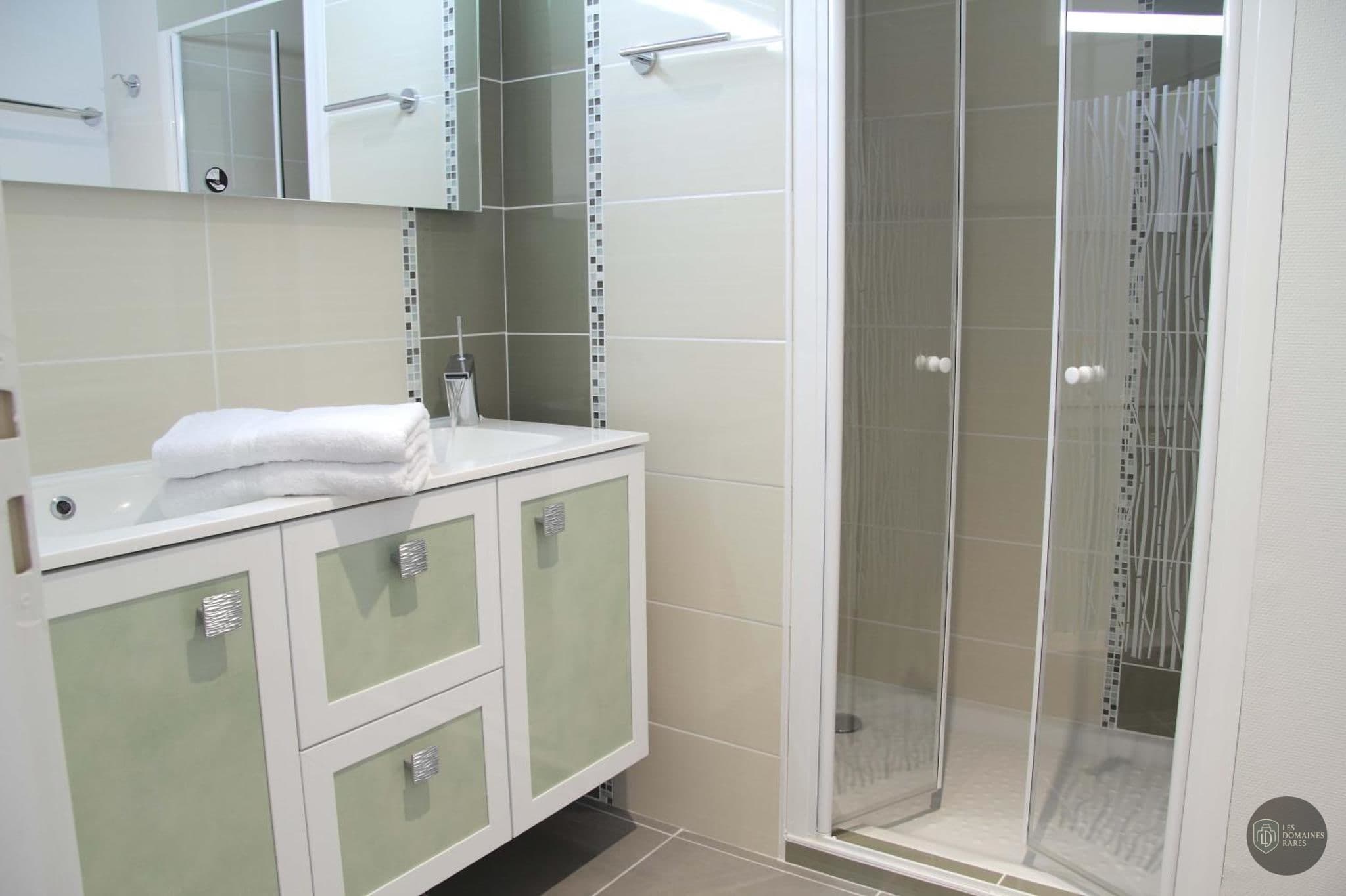 Salle de bain de l'hôtel West Appart'hôtel à Bessines en Nouvelle-Aquitaine