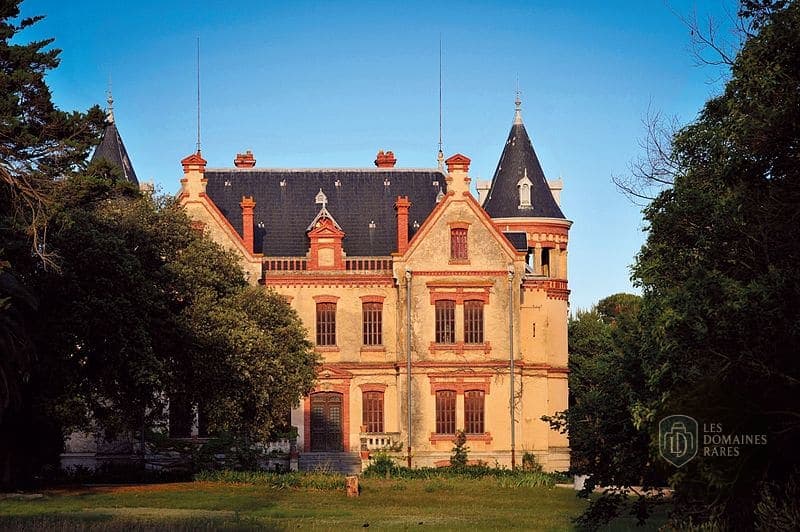Façade du château Esparrou