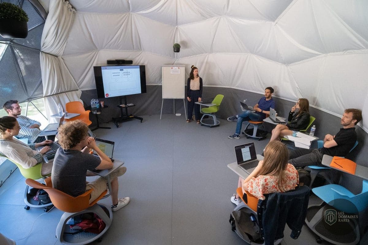 Salle de réunion 2 de l'espace de coworking Work'In Bulle en Auvergne-Rhône-Alpes