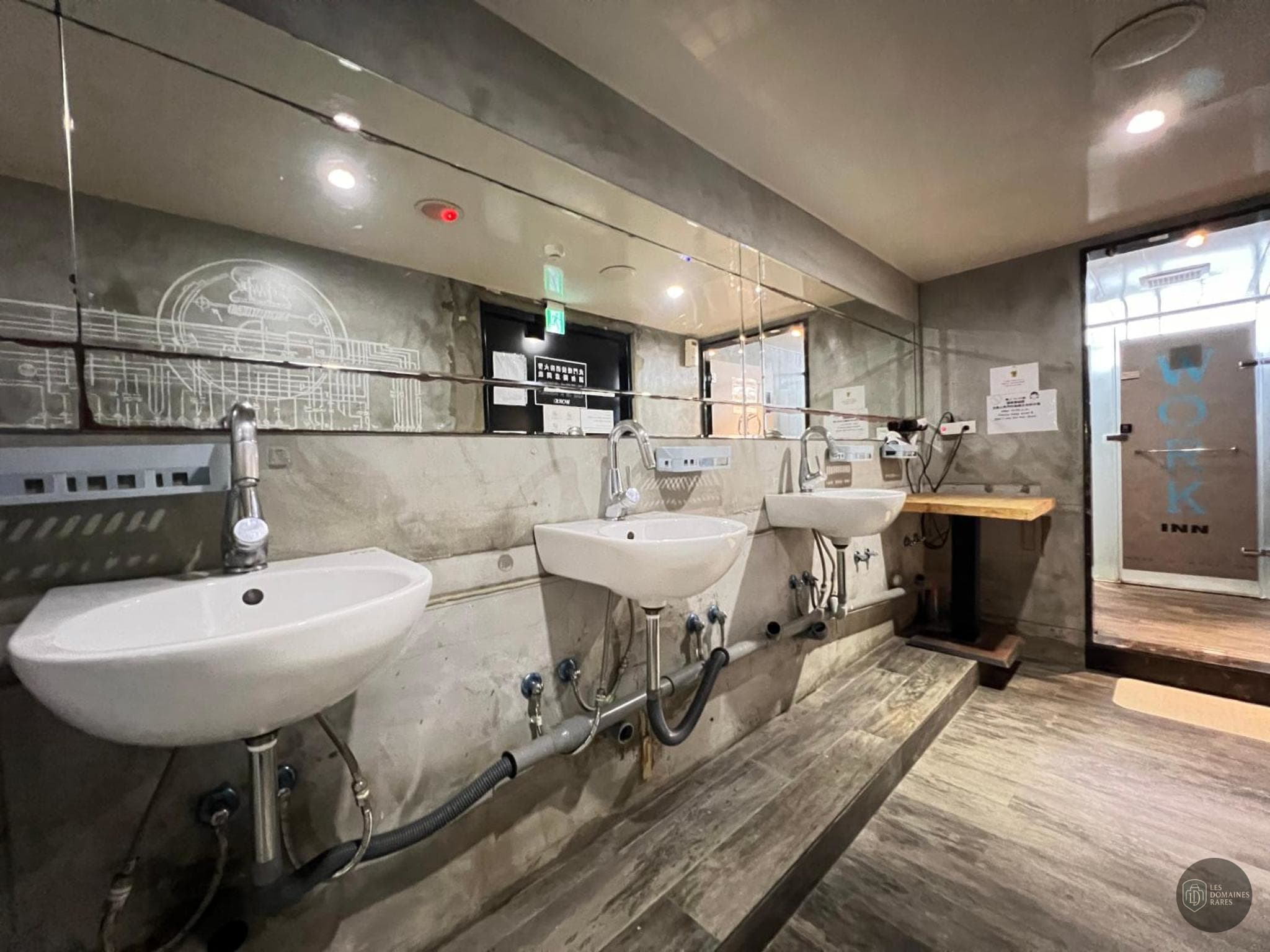 Salle de bain du lieu Work Inn en Île-de-France