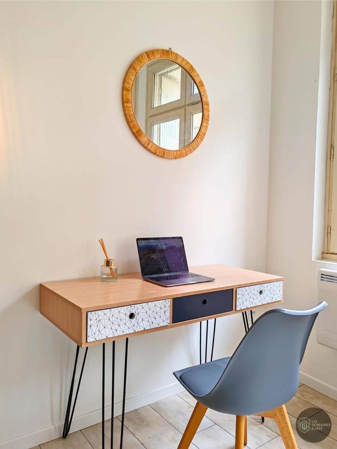 Work and Wall — Extérieur