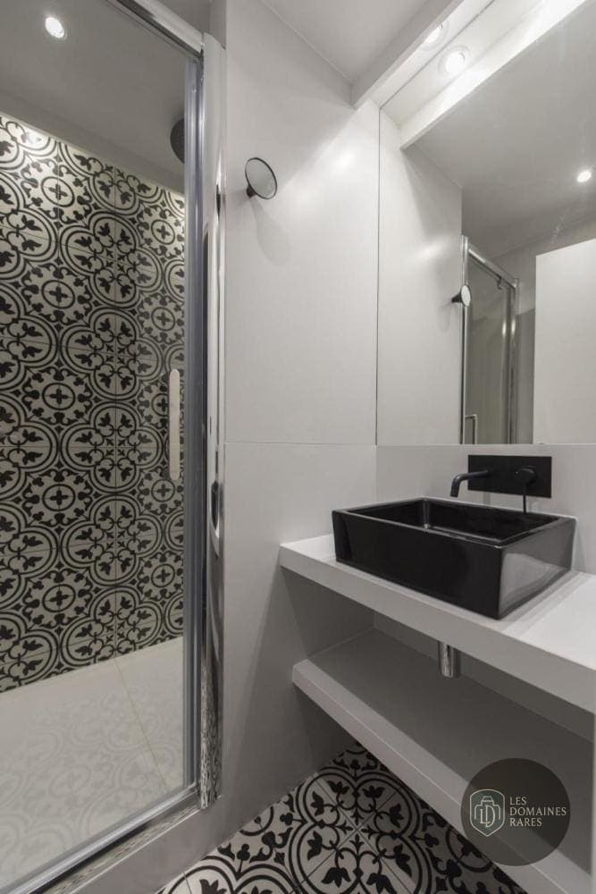 Salle de bain du bateau Yacht Cyos à Marseille en Provence-Alpes-Côte d'Azur