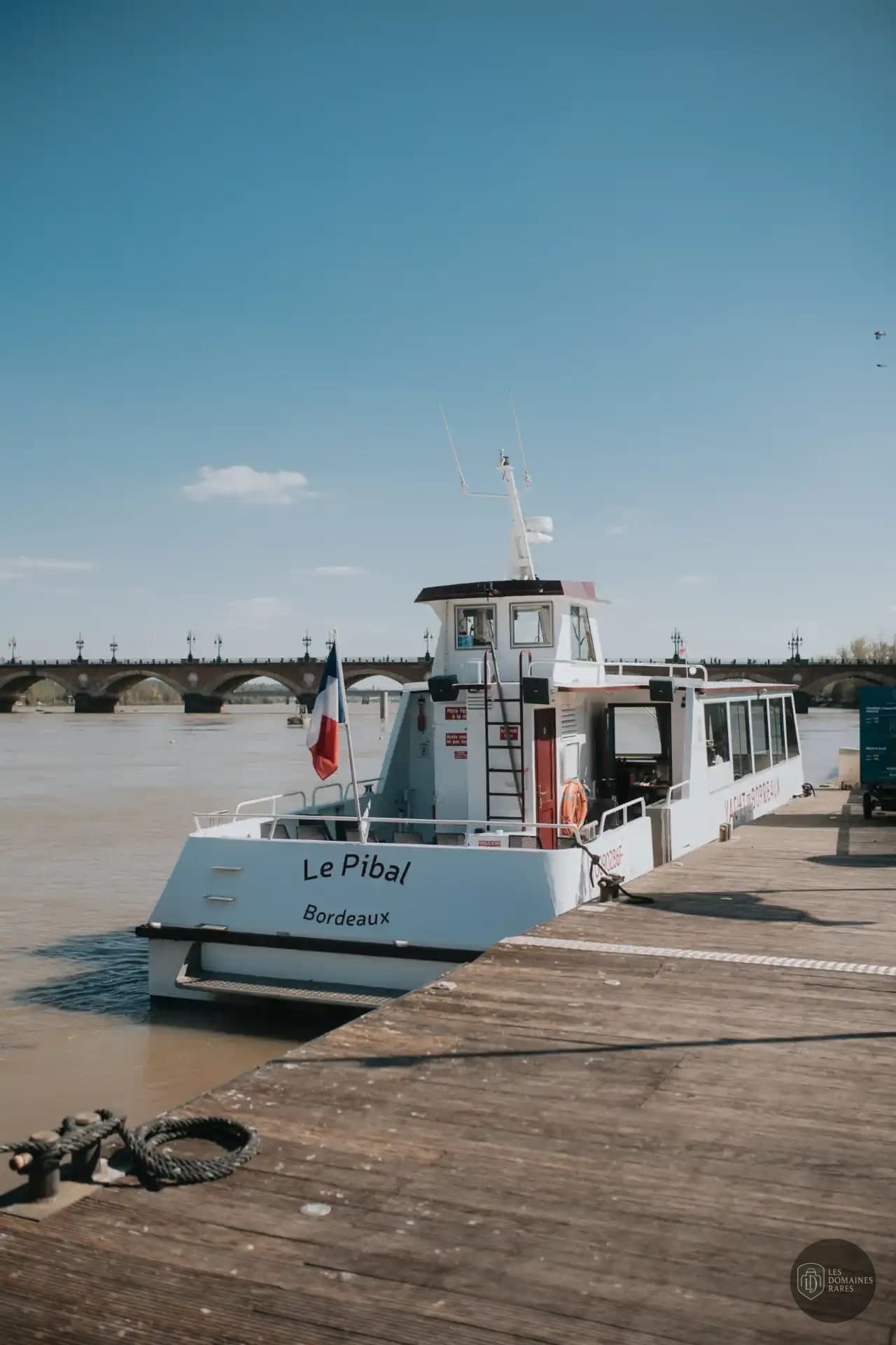 Vue extérieure du bateau Yacht de Bordeaux en Nouvelle-Aquitaine
